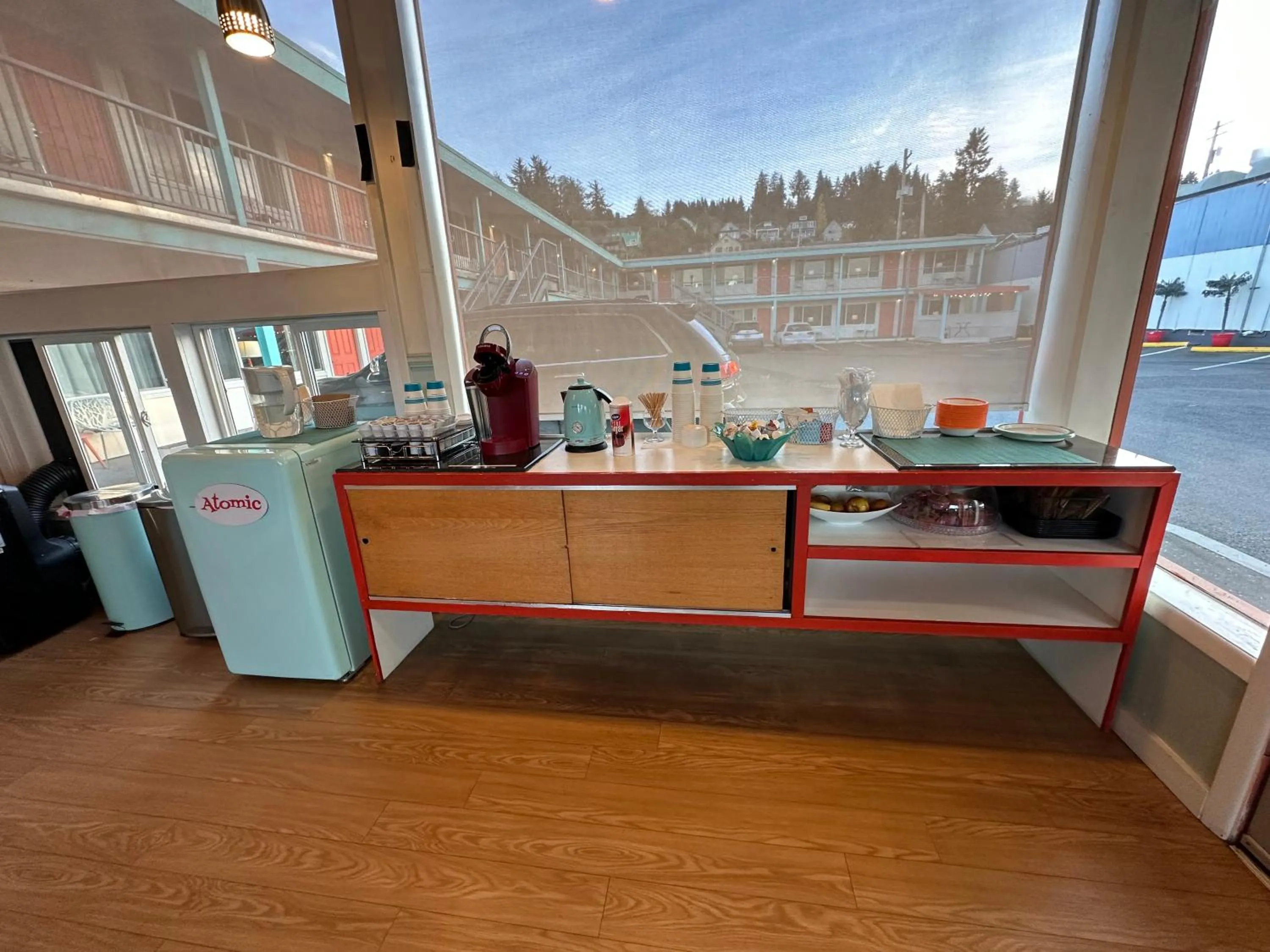 Breakfast in Atomic Motel