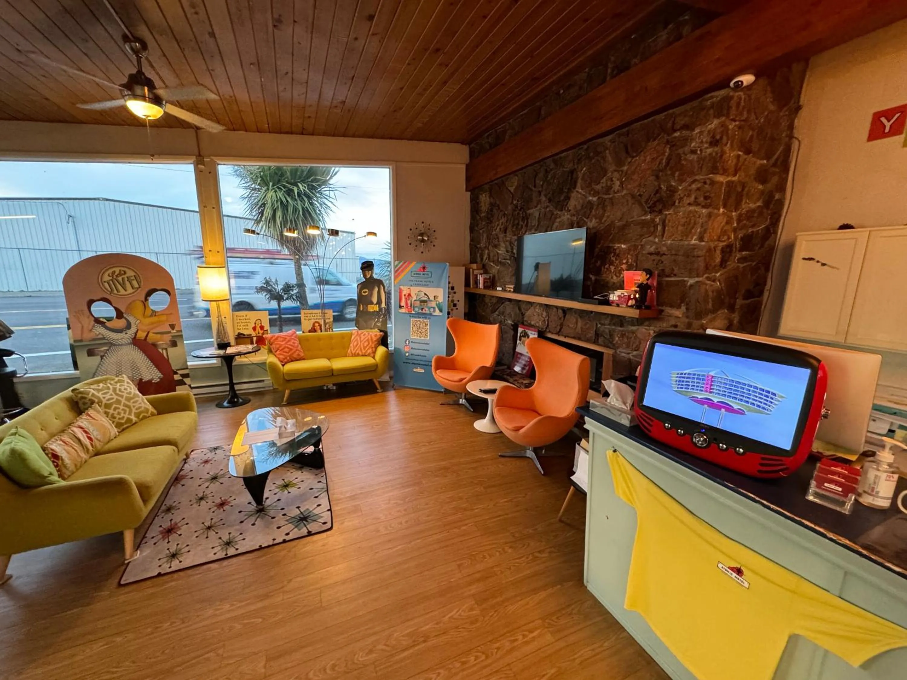 TV and multimedia in Atomic Motel