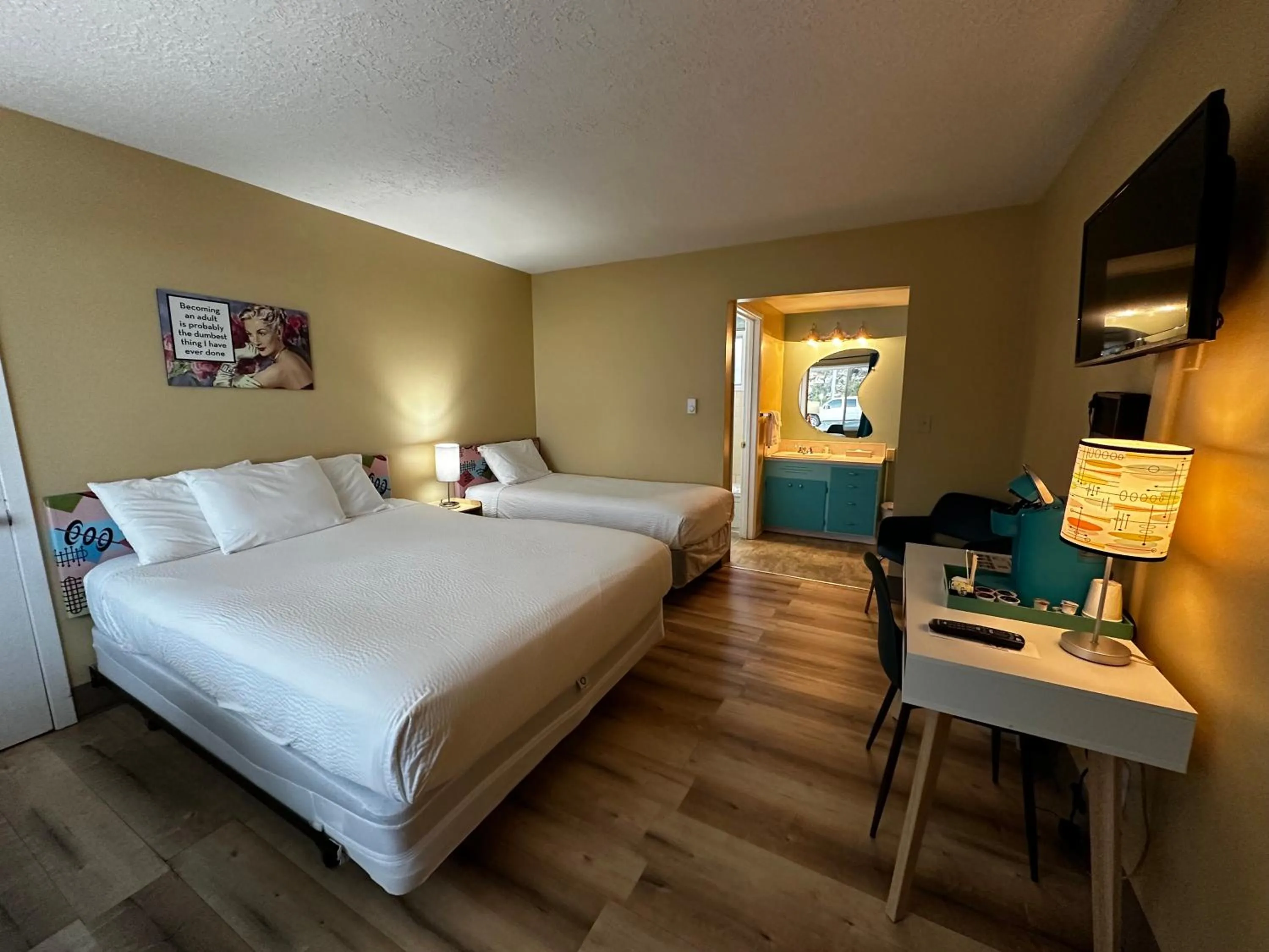 Bedroom, Bed in Atomic Motel