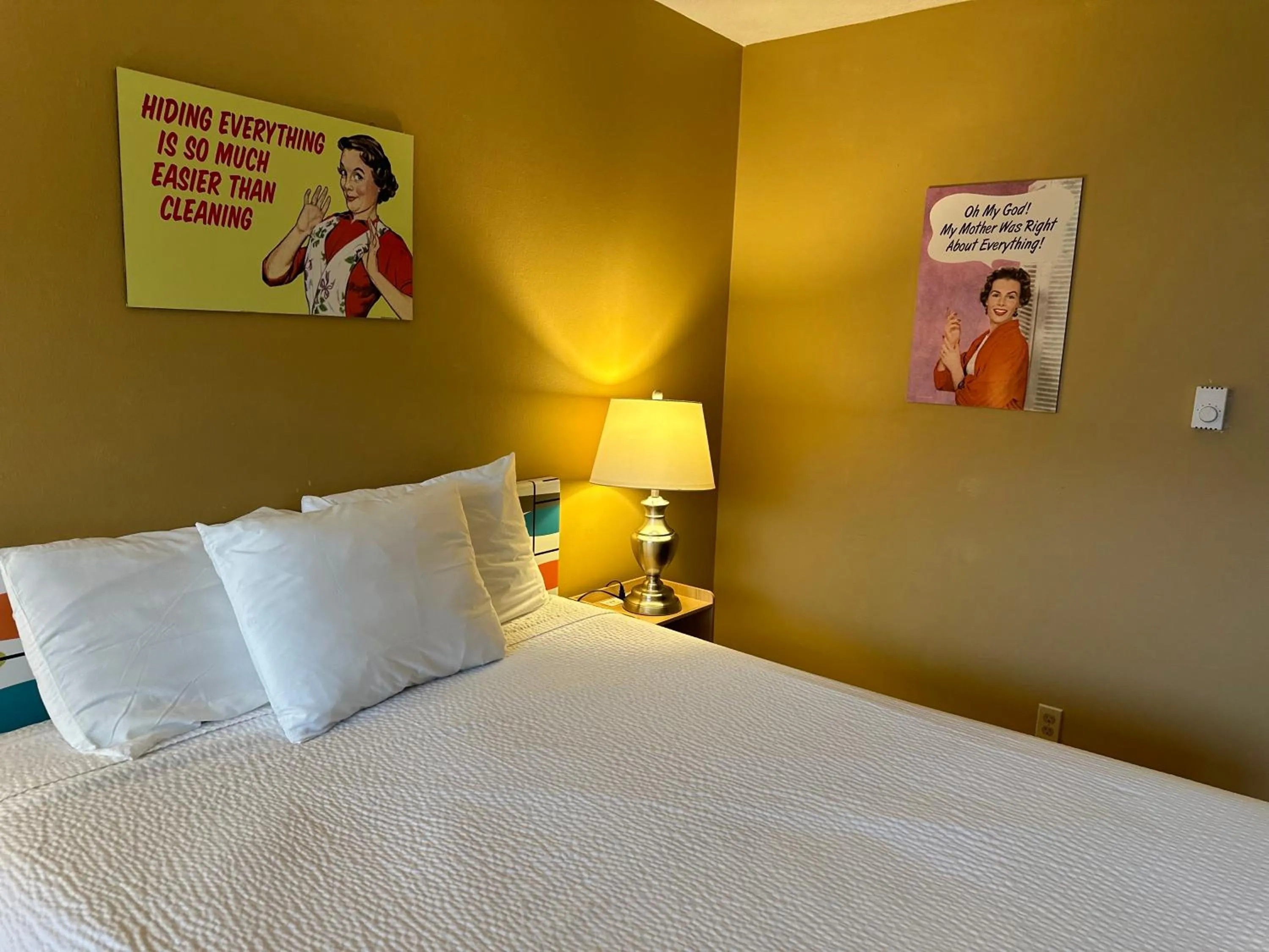 Bedroom, Bed in Atomic Motel