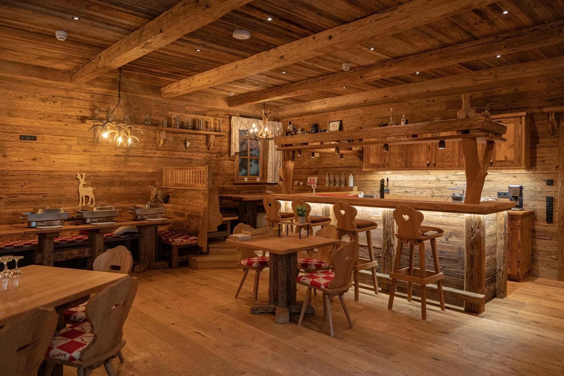 Restaurant/places to eat in K-Apart Hotel & Boardinghouse