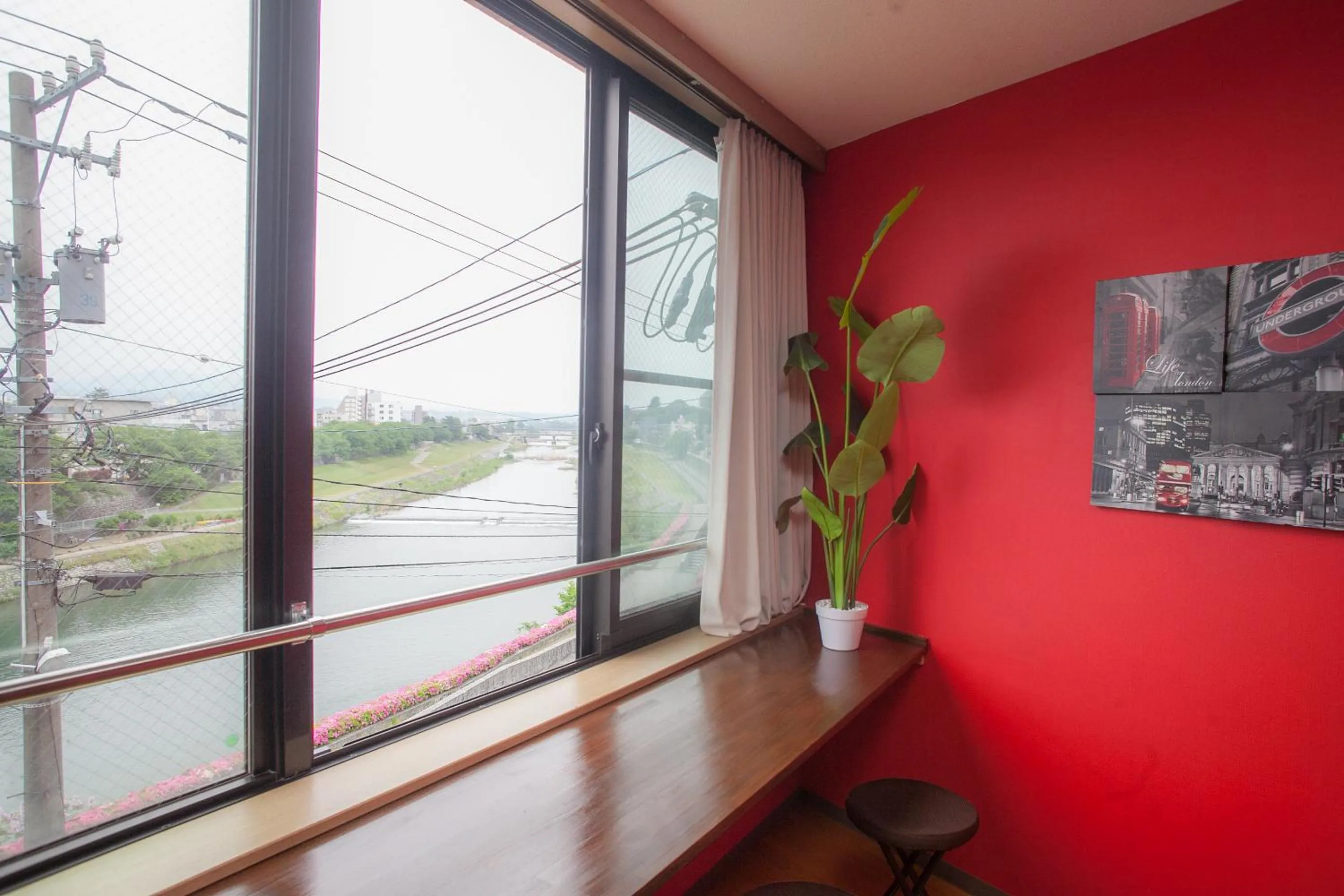 Decorative detail in Riverside 旅音