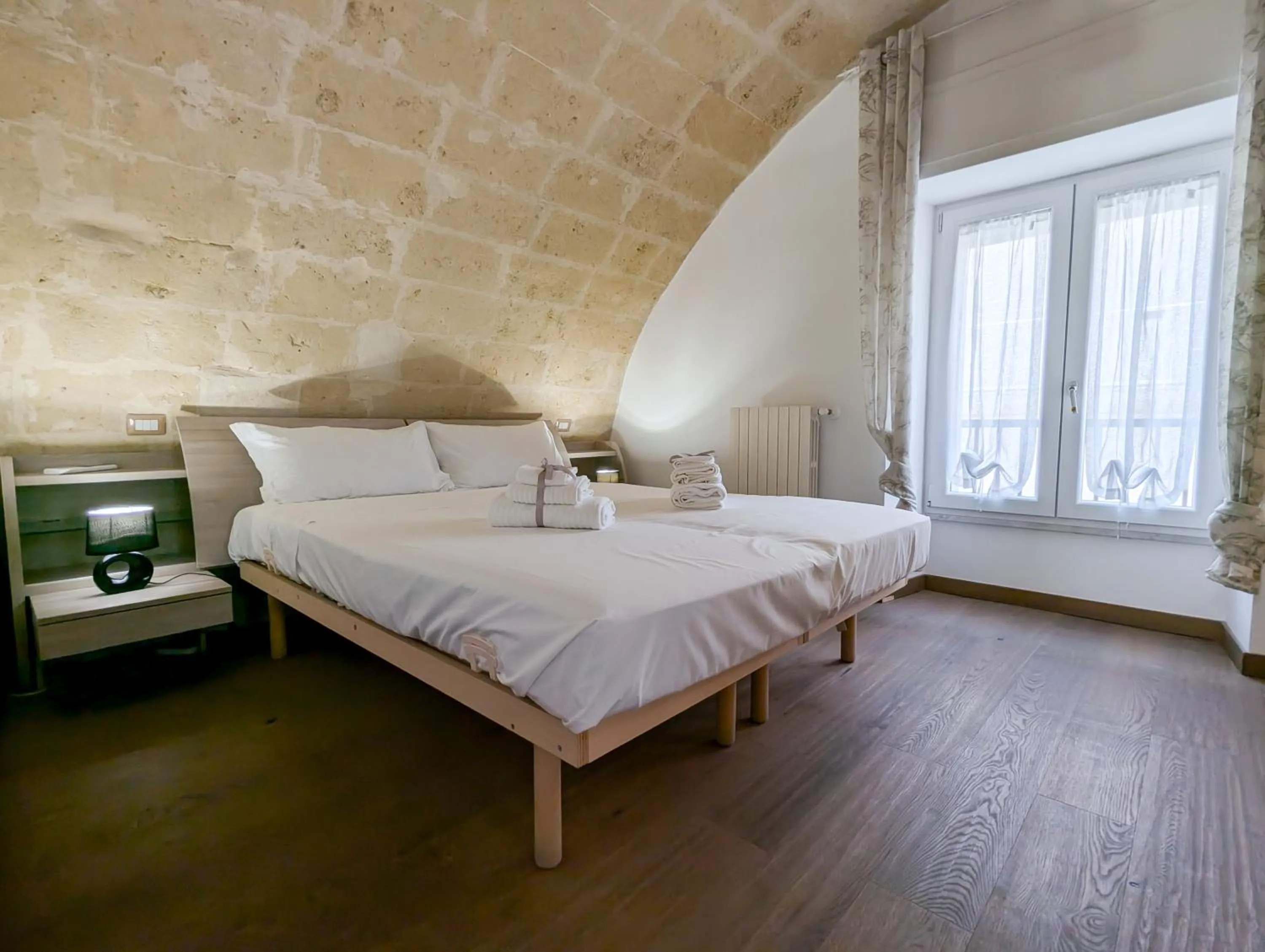 Bedroom, Bed in Il Peccato Originale