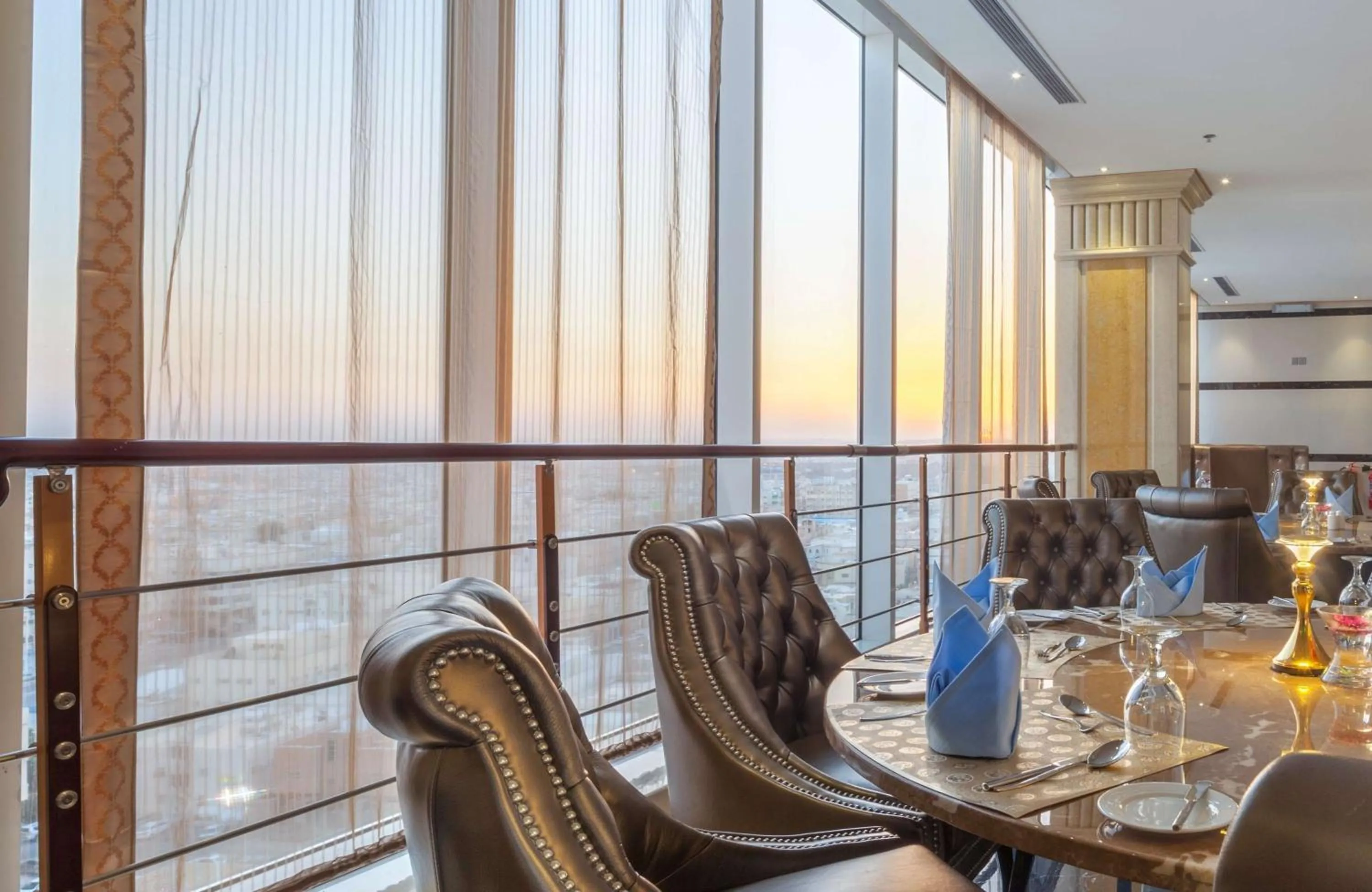 Restaurant/places to eat in Al Ahsa Grand Serviced Apartment