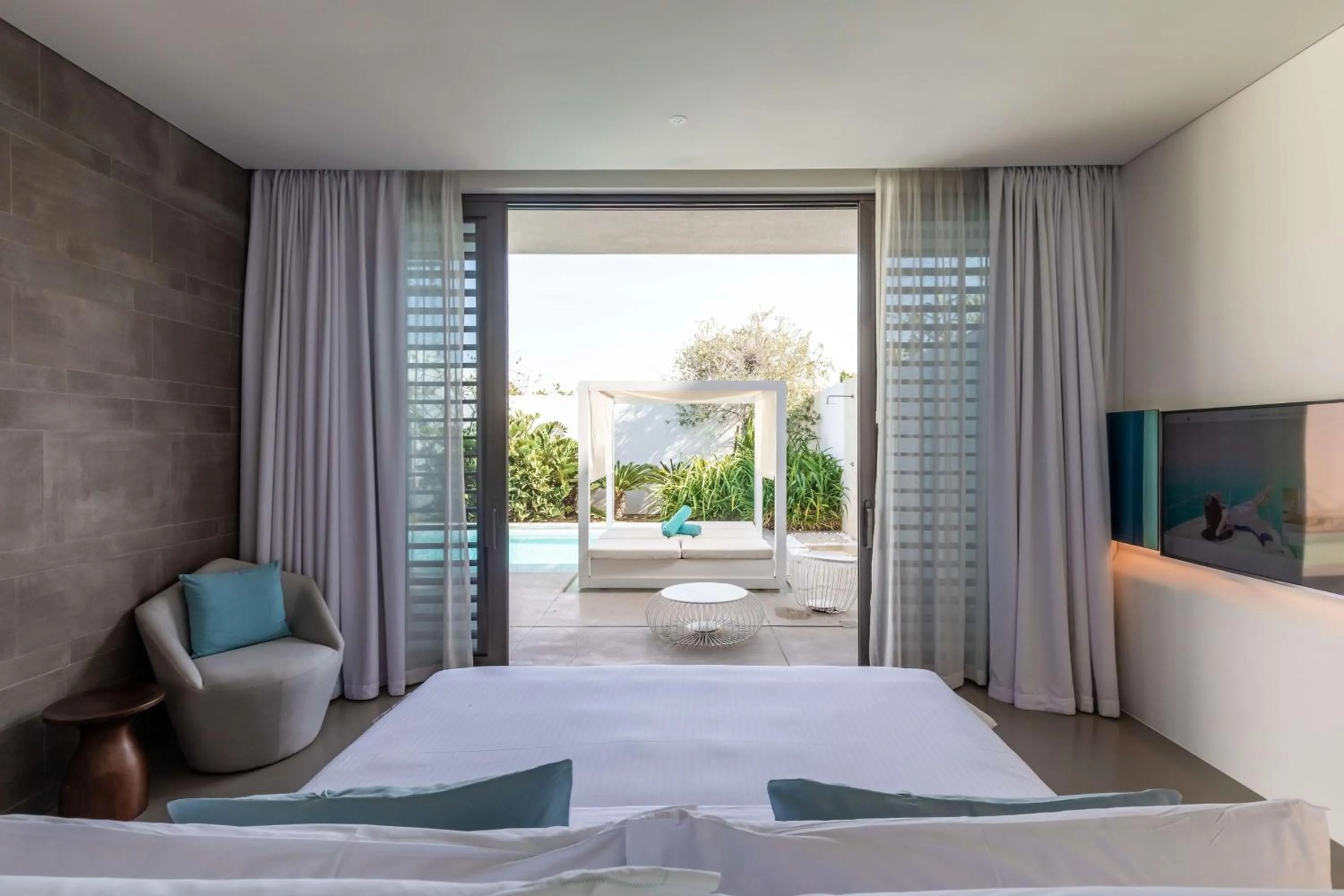 Photo of the whole room, Bed in Nikki Beach Resort & Spa Dubai