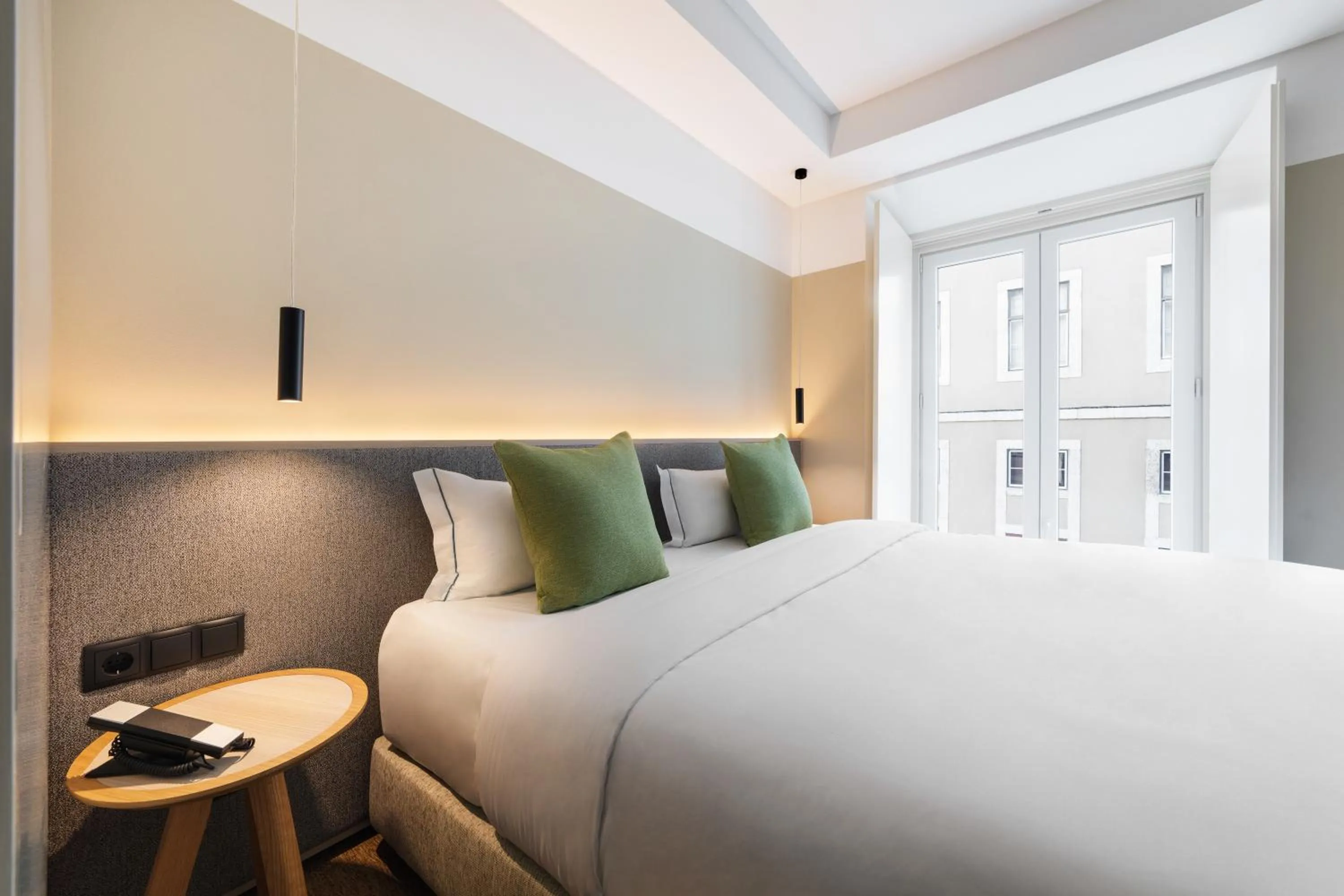 Bedroom, Bed in OnJ S. Lazaro Lisboa