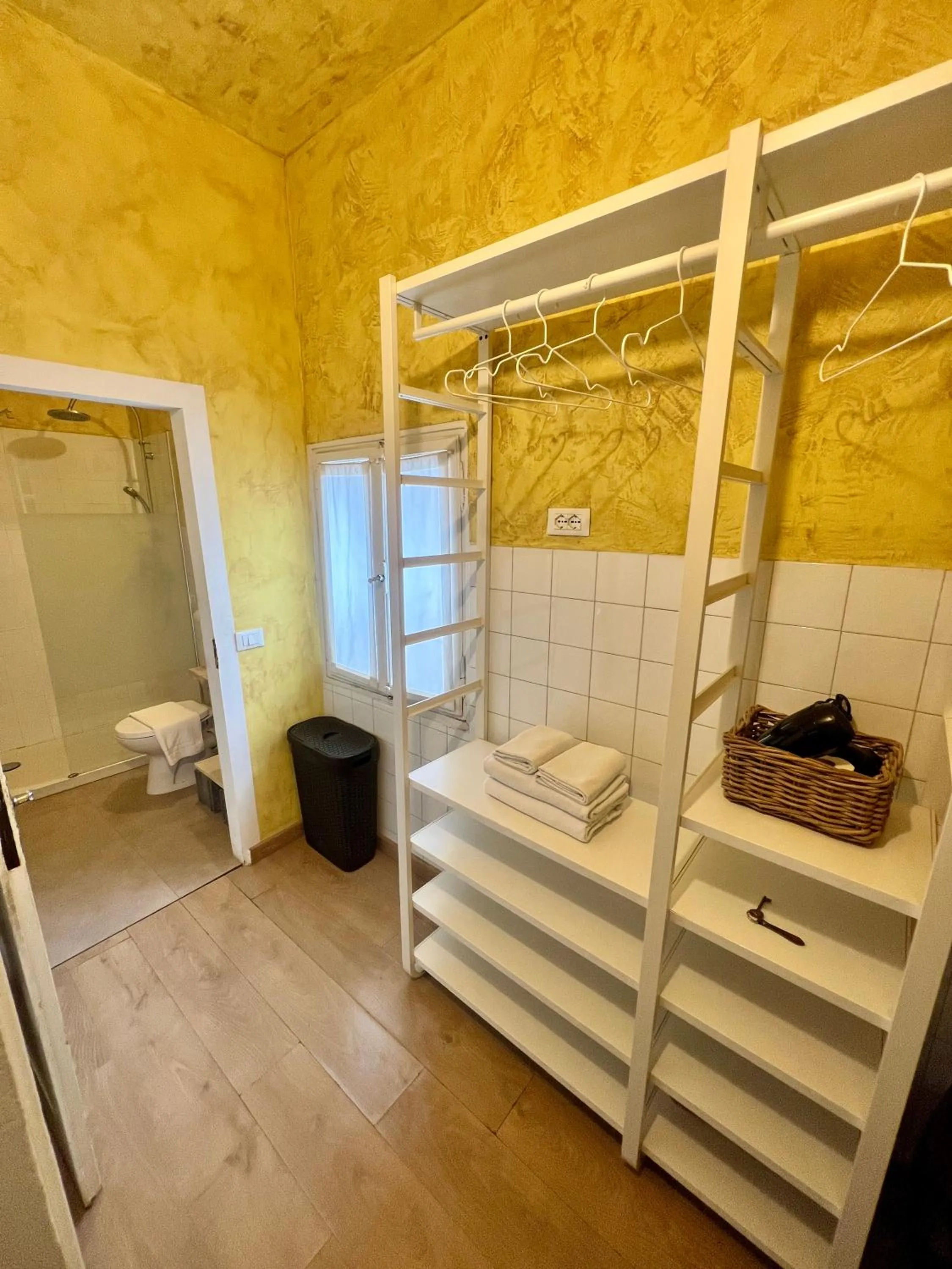 Bathroom, Bed in Room Verona Ai Conti