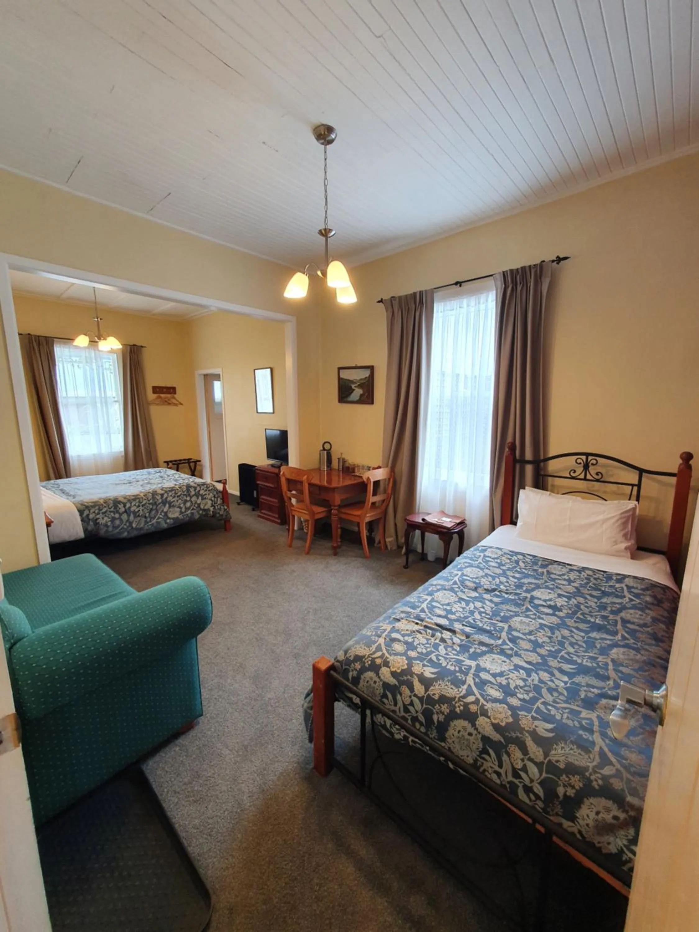 Toilet, Bed in Tongariro Crossing Lodge