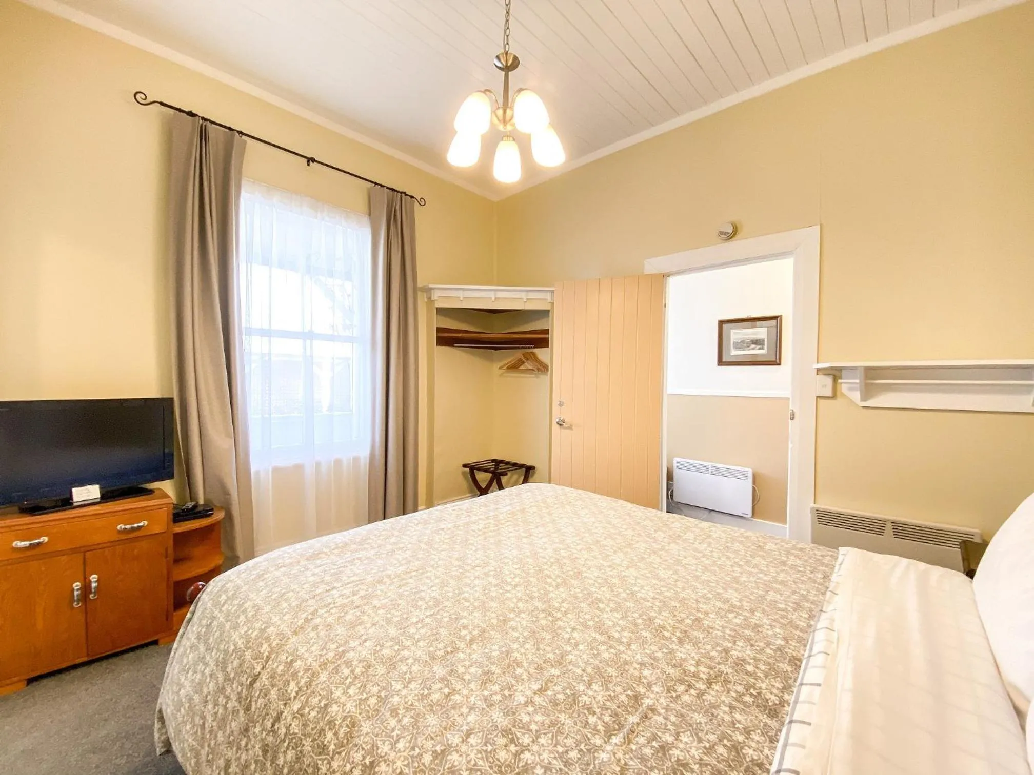 Photo of the whole room, Bed in Tongariro Crossing Lodge