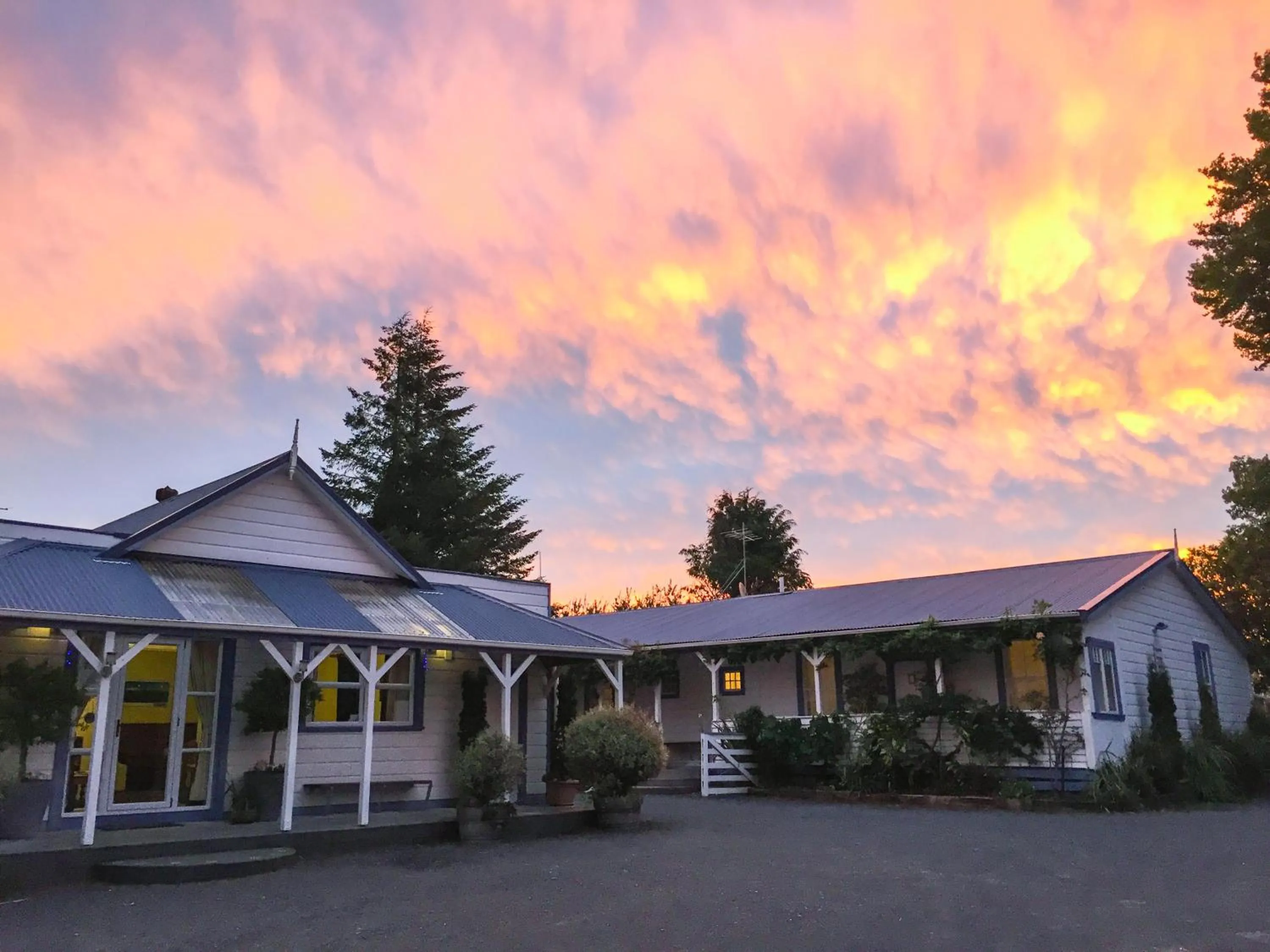 Facade/entrance in Tongariro Crossing Lodge