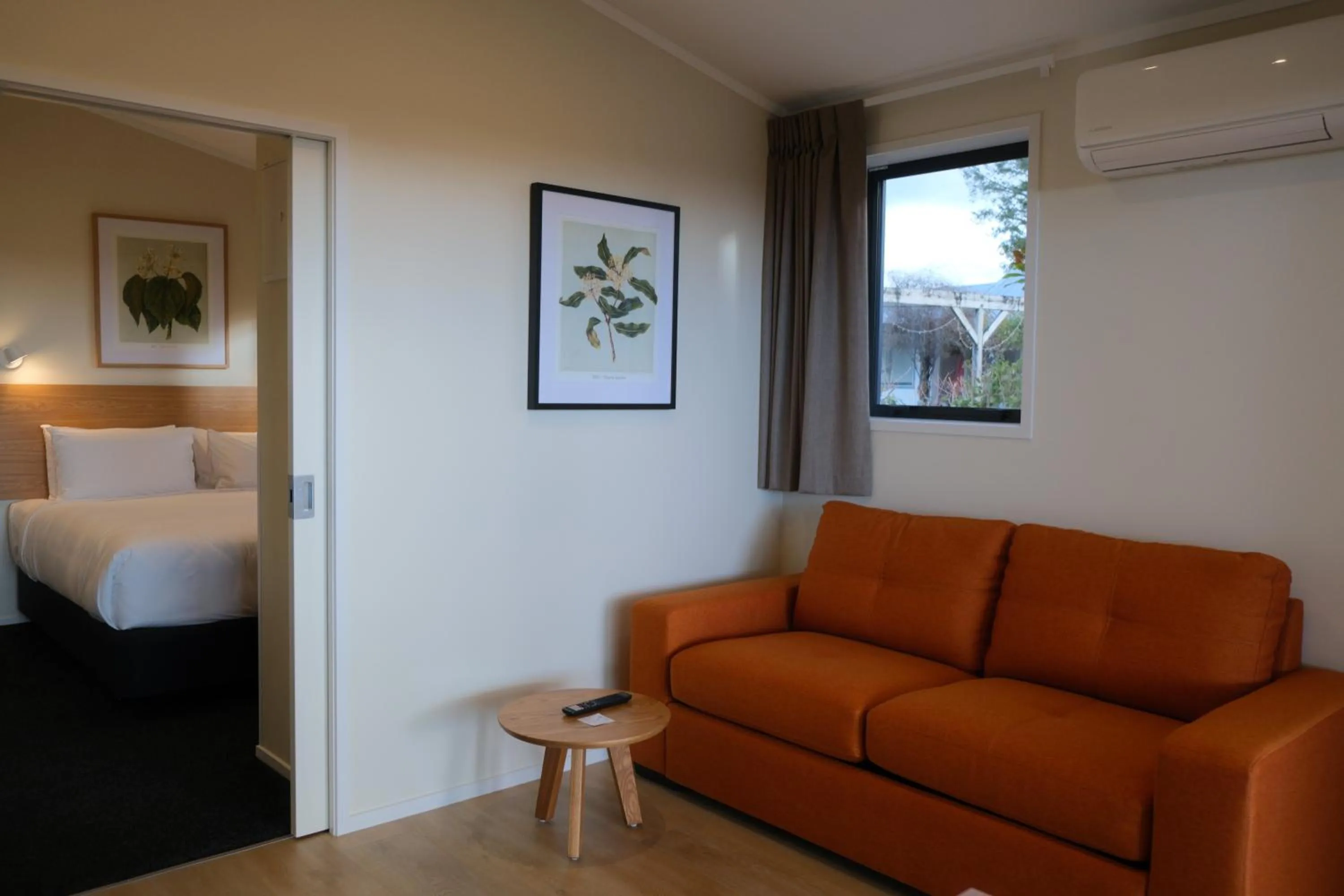 Living room, Bed in Tongariro Crossing Lodge