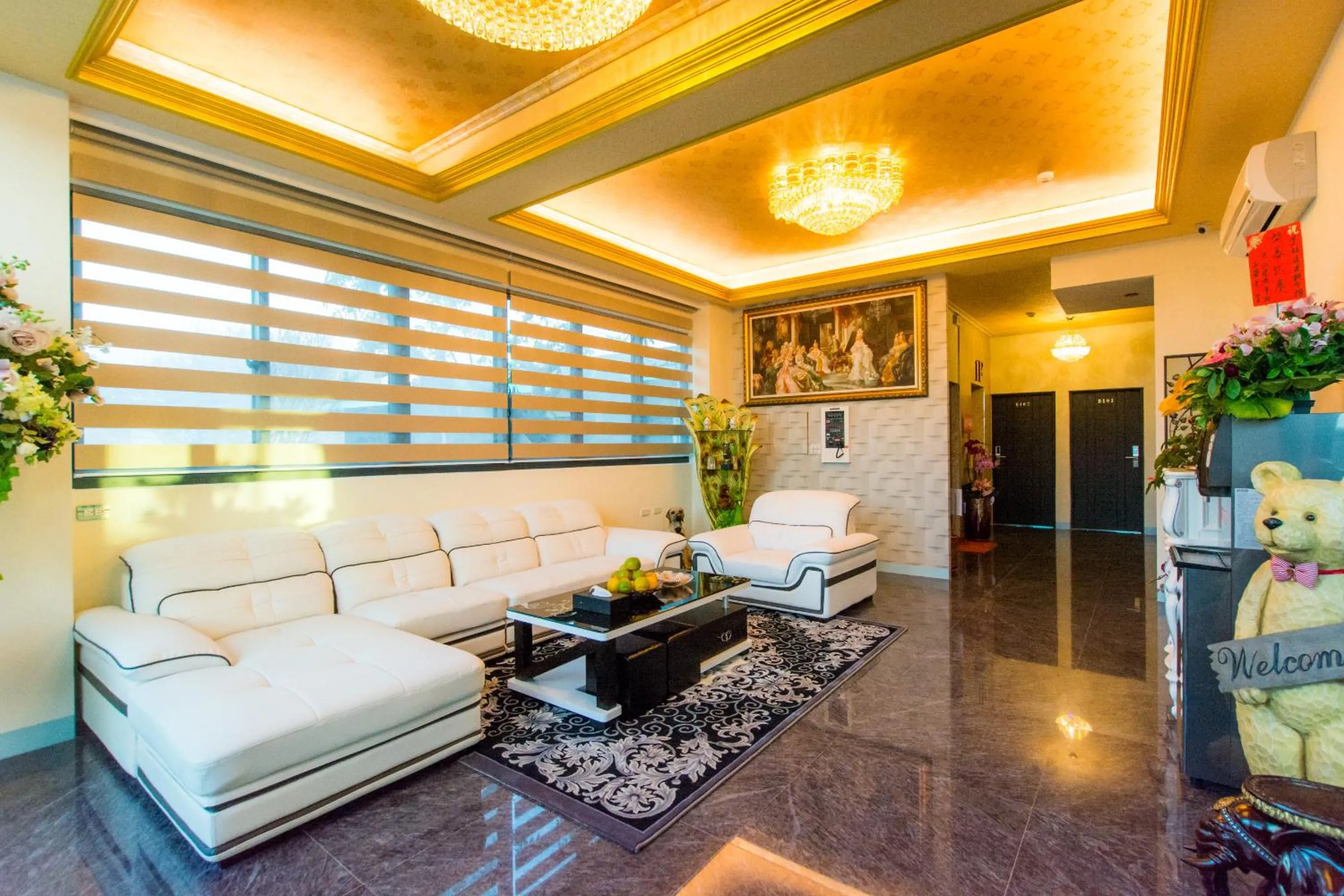 Communal lounge/ TV room in Melinda Resort