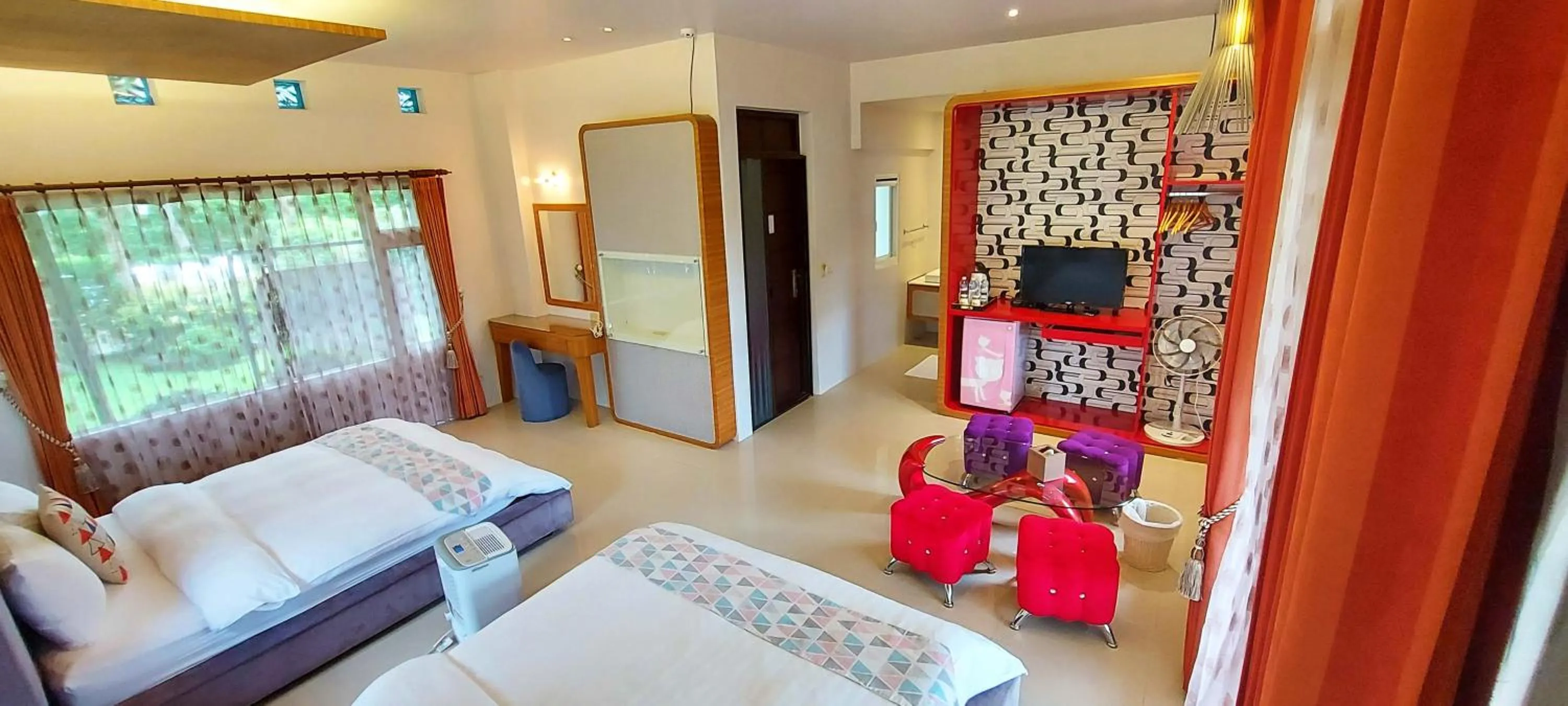 Photo of the whole room, Bed in The House of Water