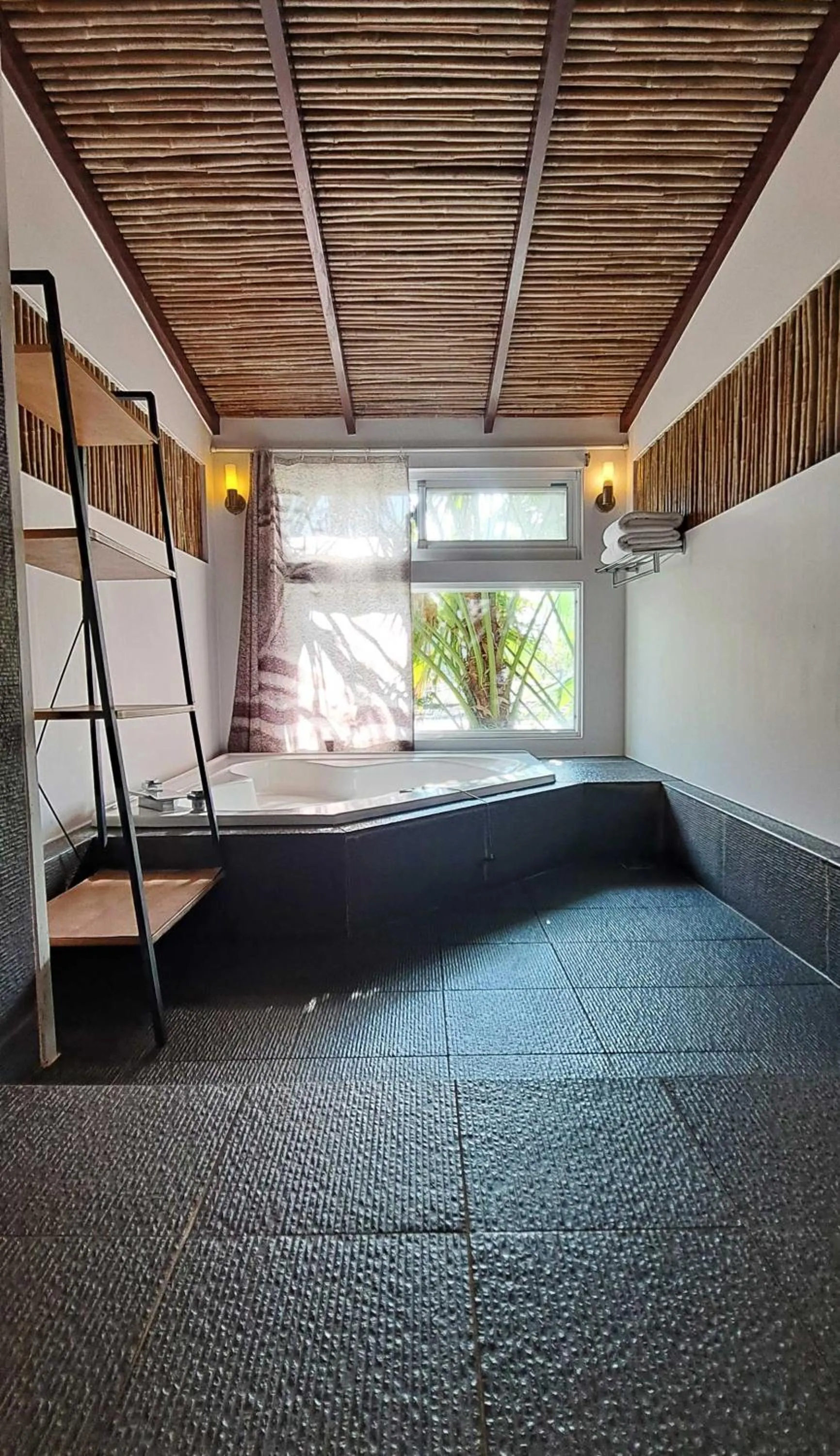 Bathroom, Bed in The House of Water