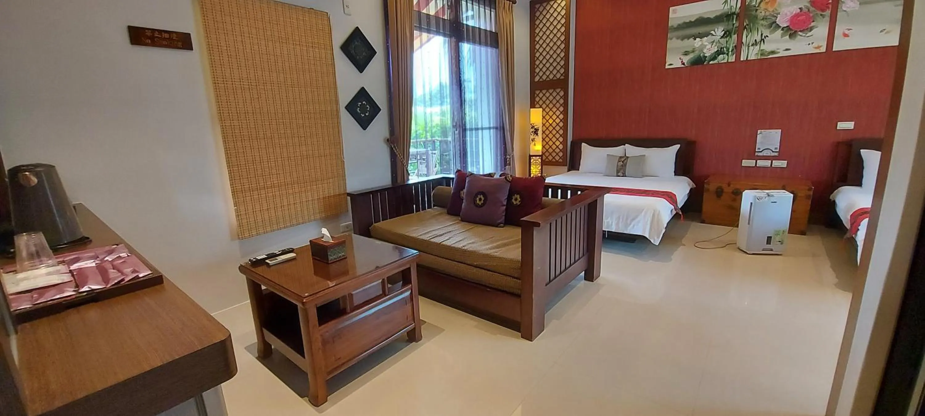 Living room, Bed in The House of Water