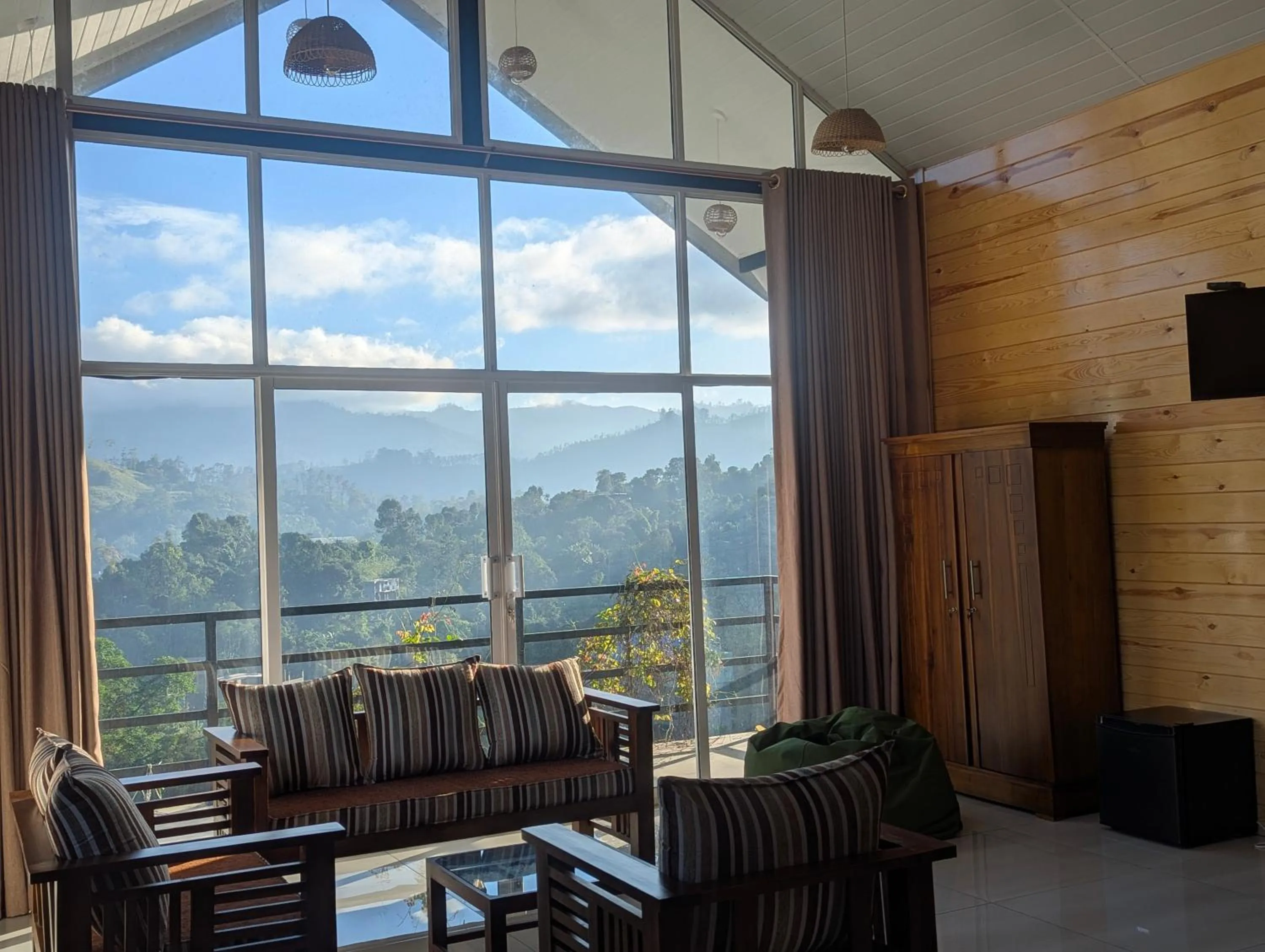 TV and multimedia in Ella Dream Mount