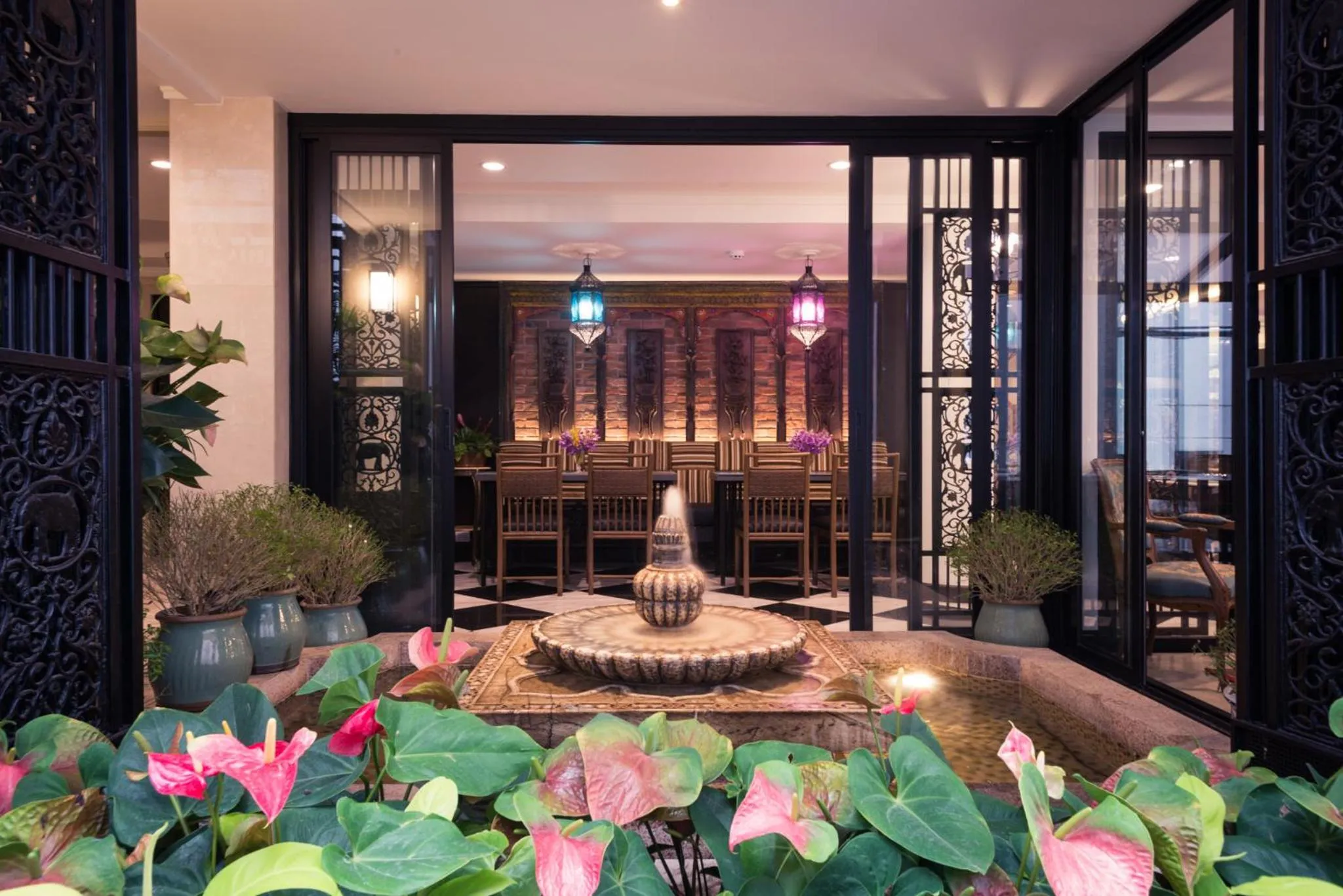 Seating area in Sara's Hotel