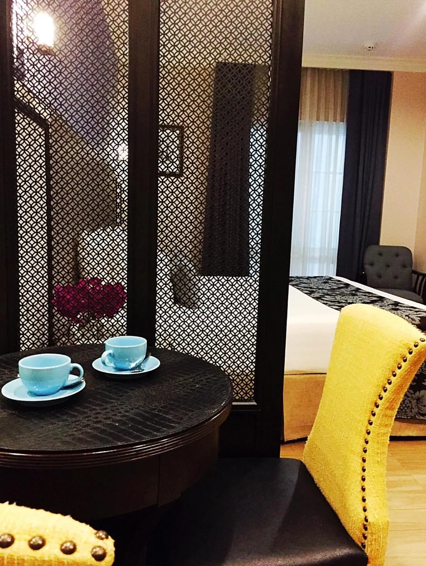 Dining area, Bed in Sara's Hotel