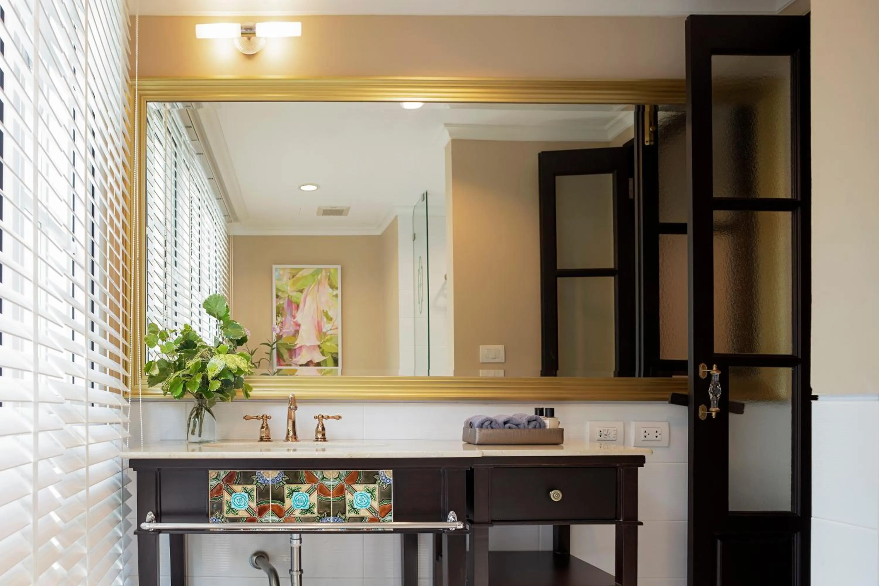 Toilet in Sara's Hotel