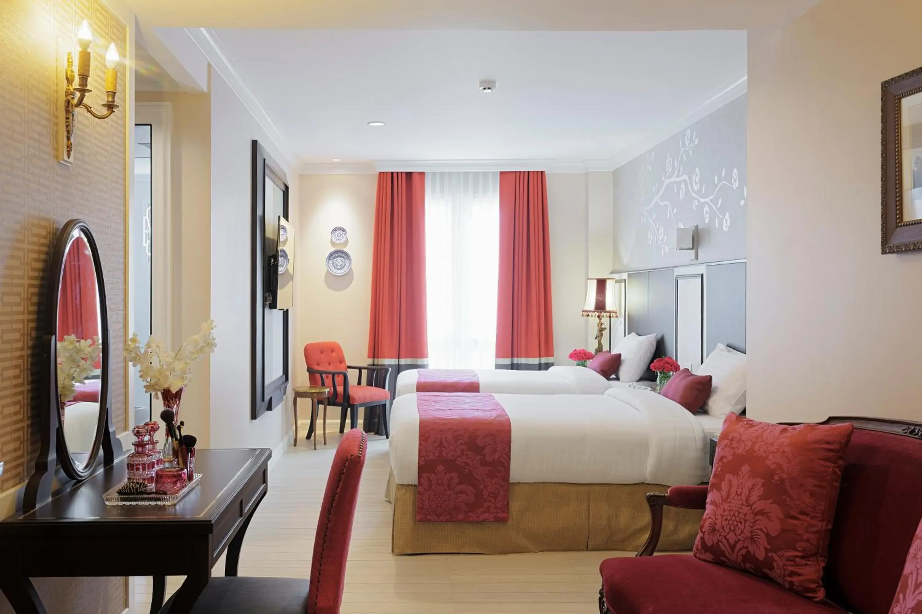 Grand Deluxe Twin Room in Sara's Hotel Grand Deluxe Twin Room in Sara's Hotel