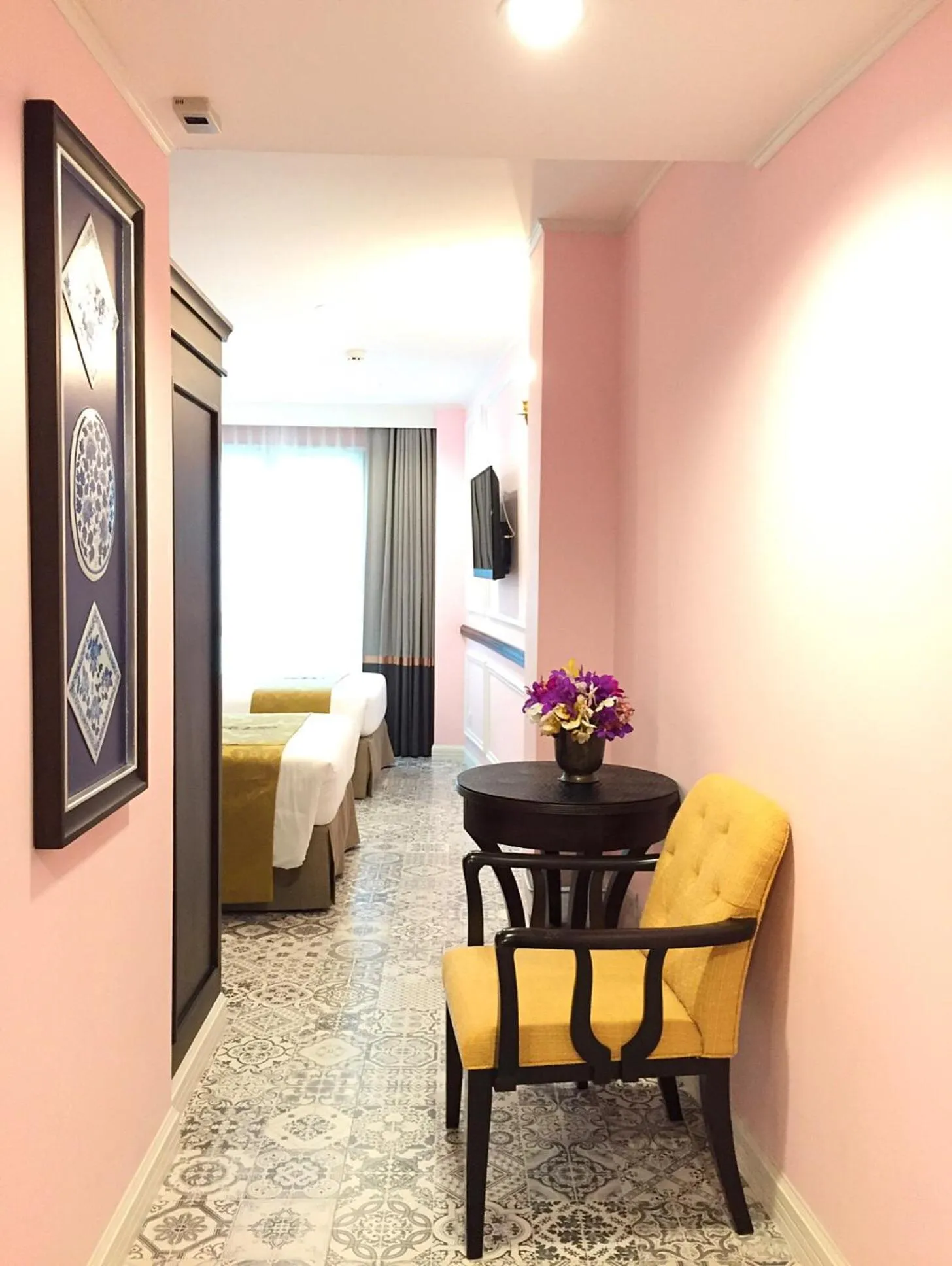 Photo of the whole room in Sara's Hotel