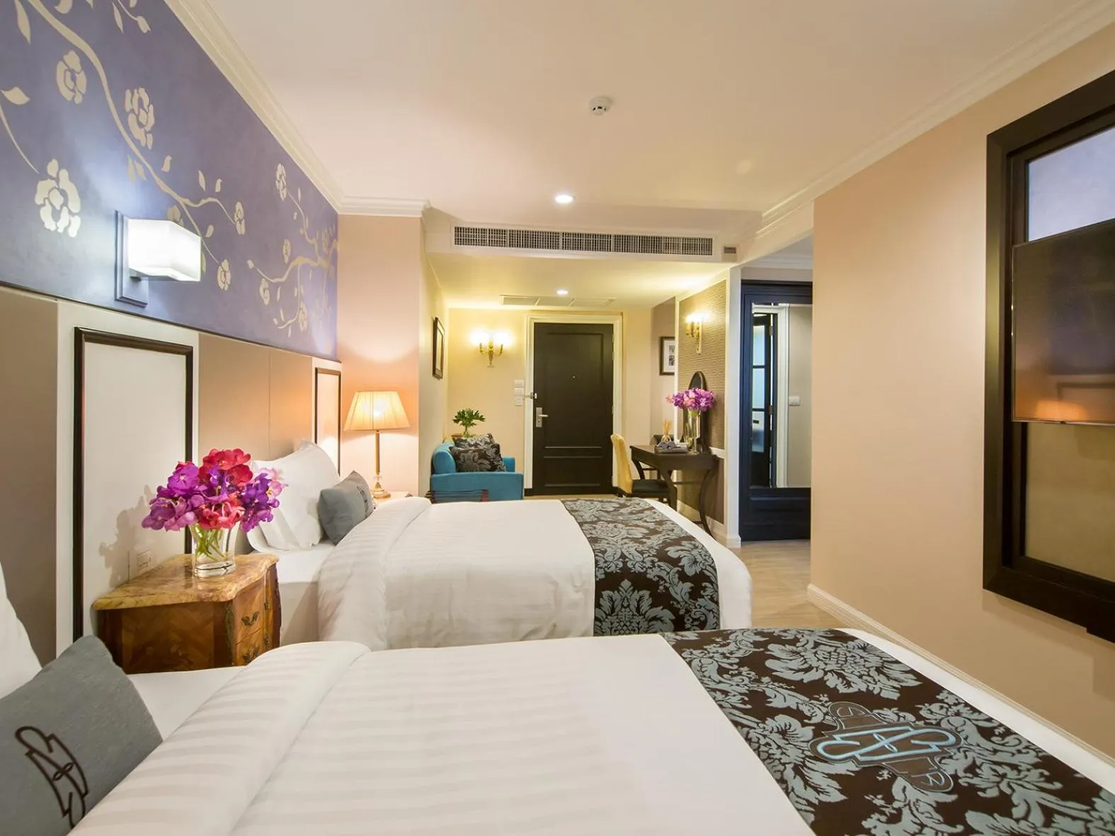 Bedroom, Bed in Sara's Hotel