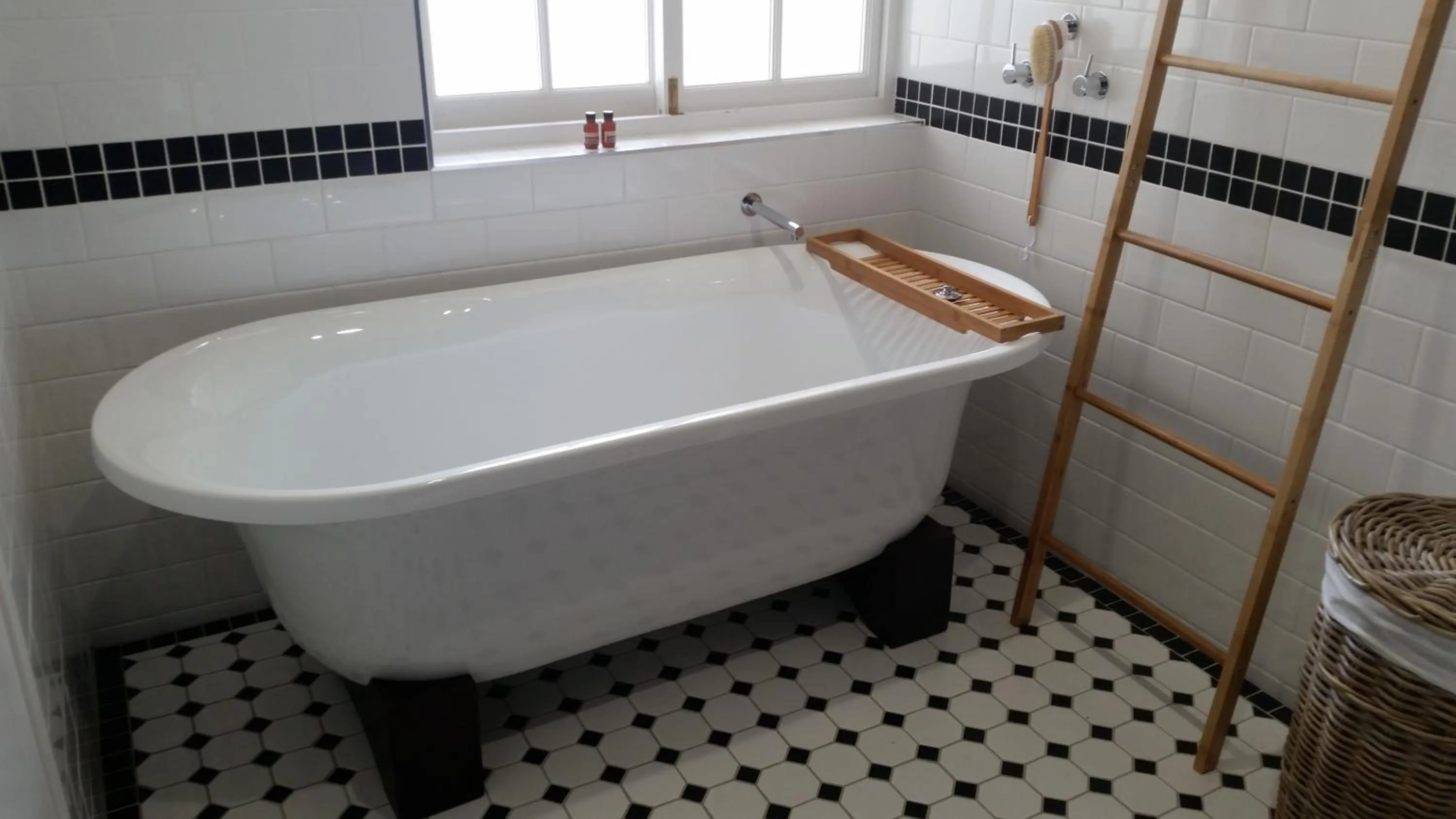 Bathroom in Kernow - Minimum age 18