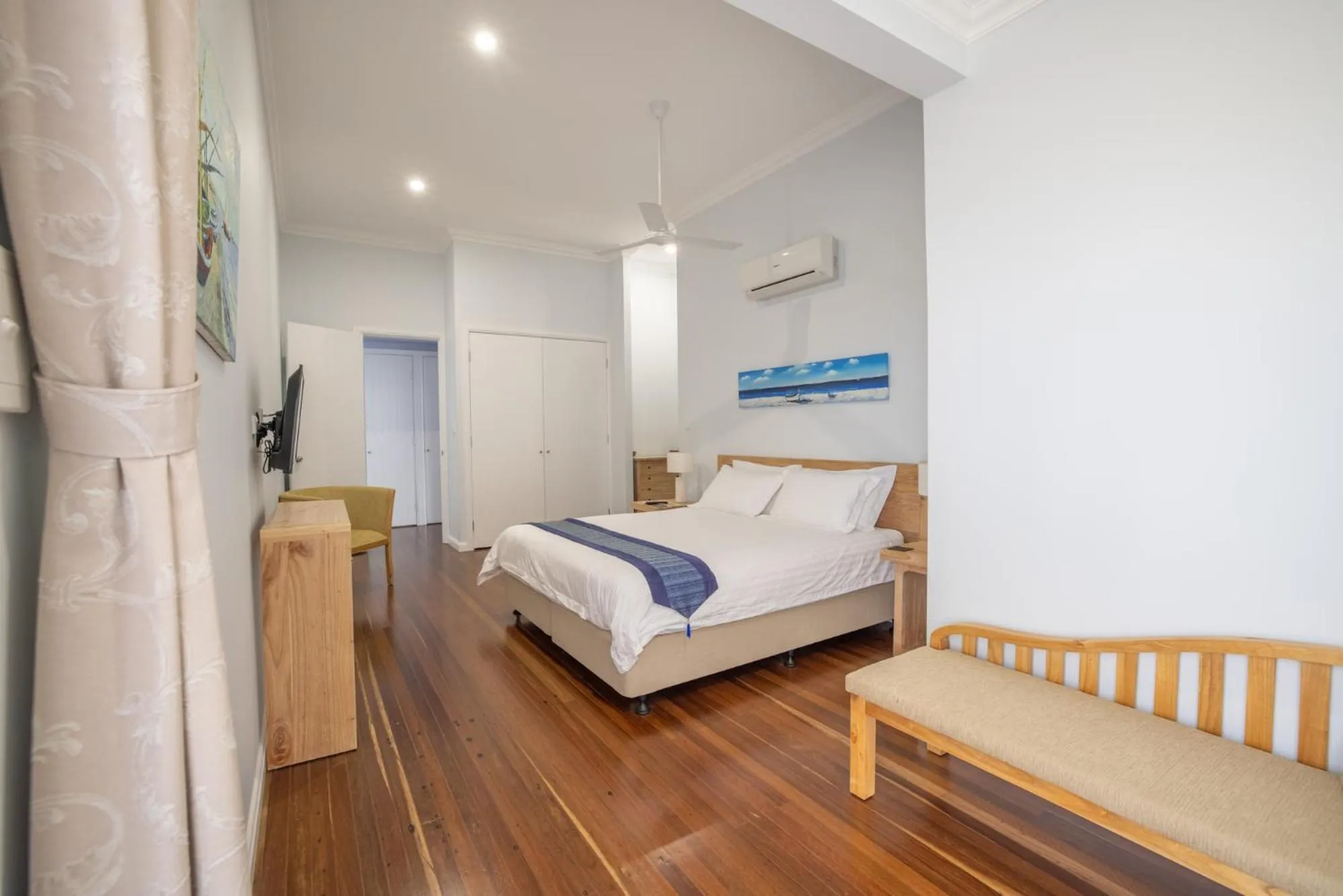 Bed in Kernow - Minimum age 18