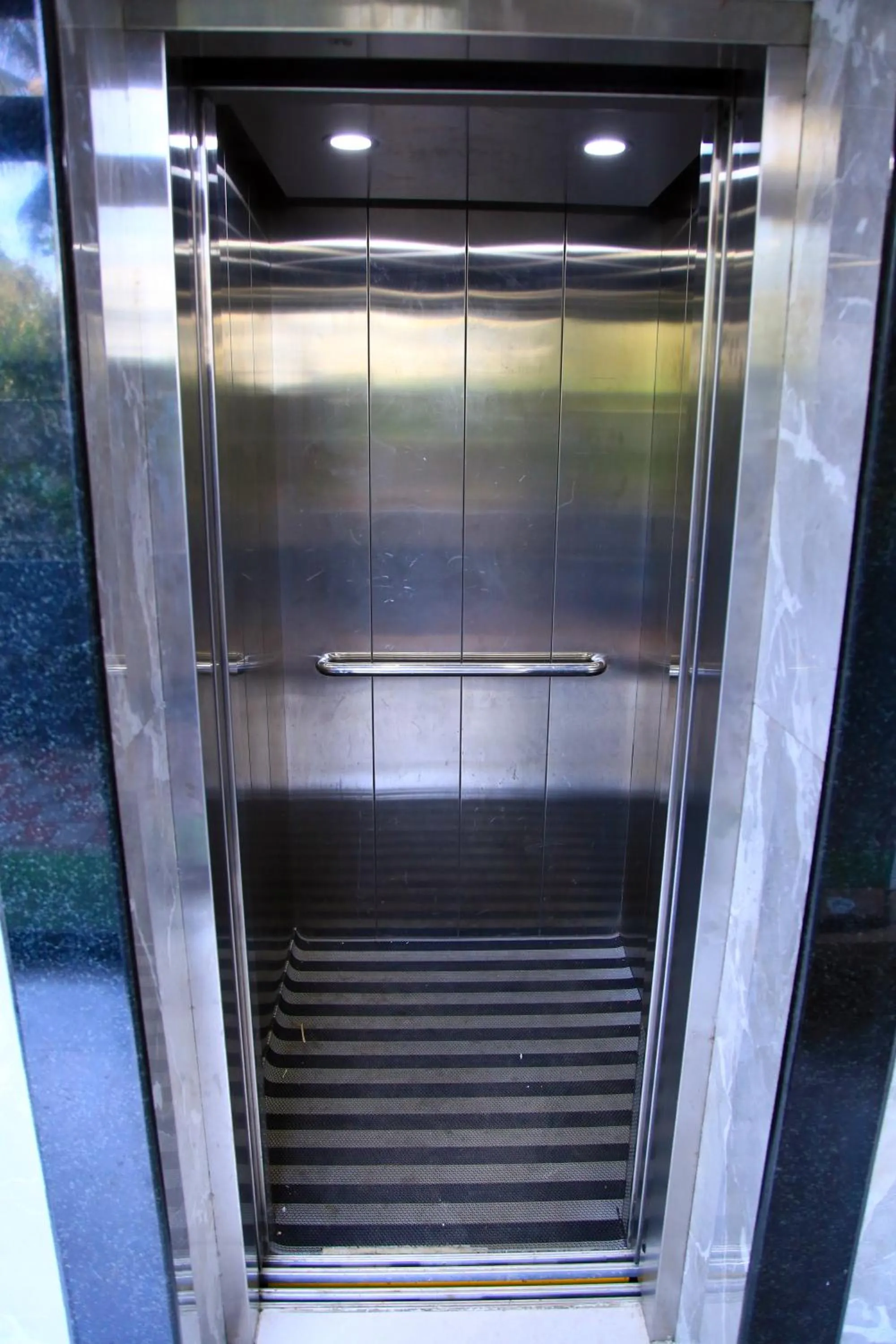 elevator in Highrange Plaza