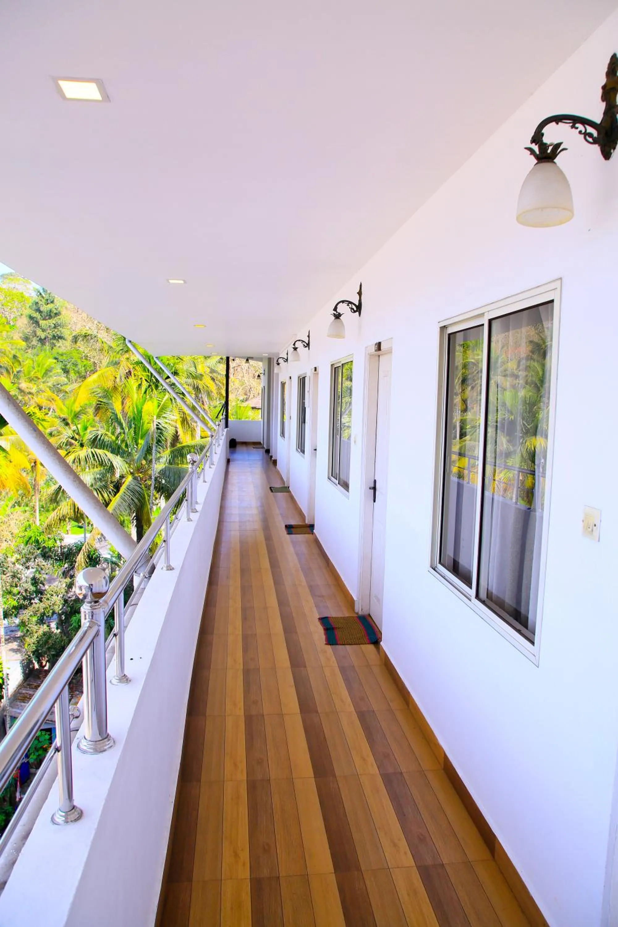 Day in Highrange Plaza