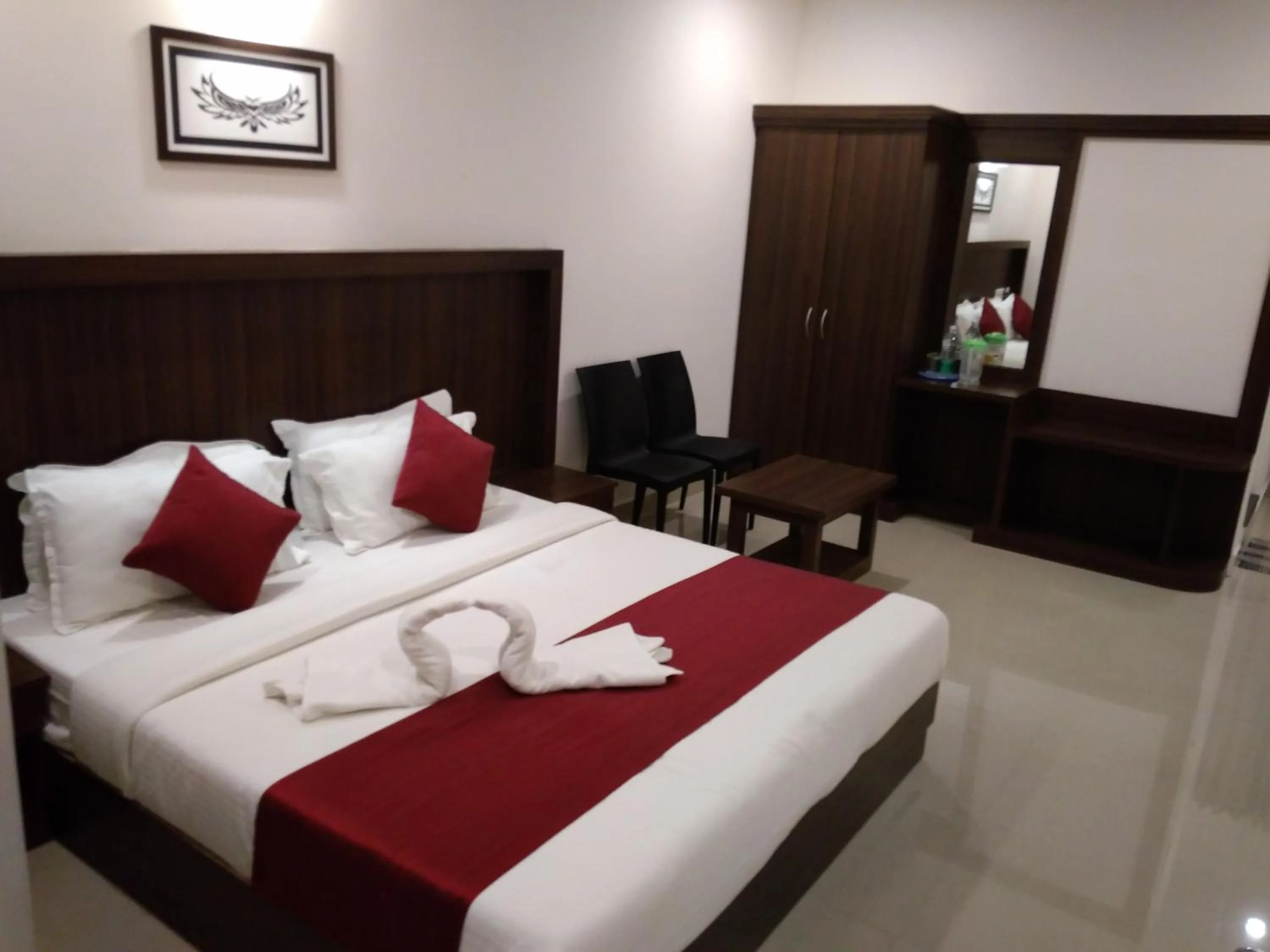 Photo of the whole room, Bed in Highrange Plaza