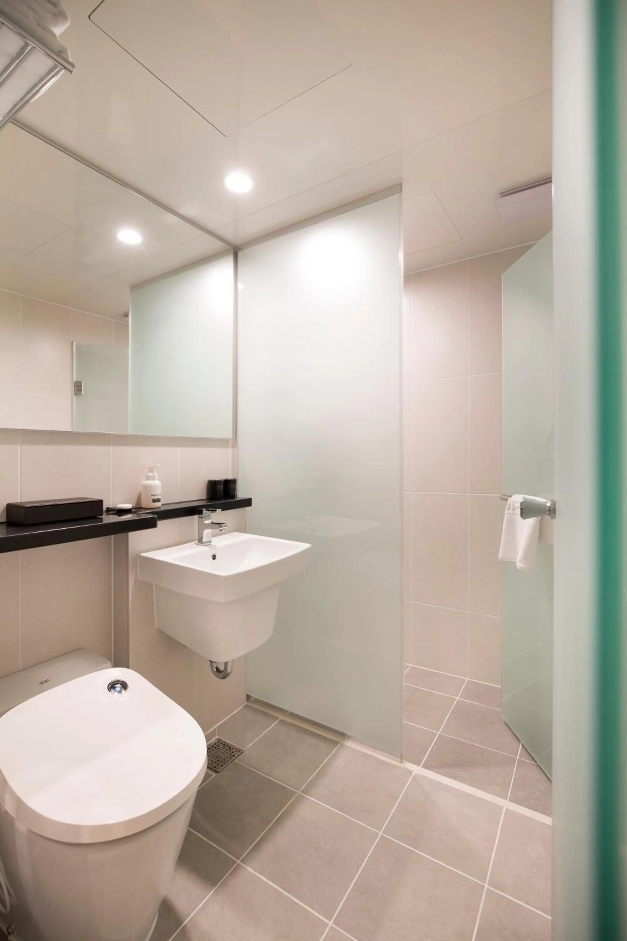 Shower in Hotel Foret Premier Nampo