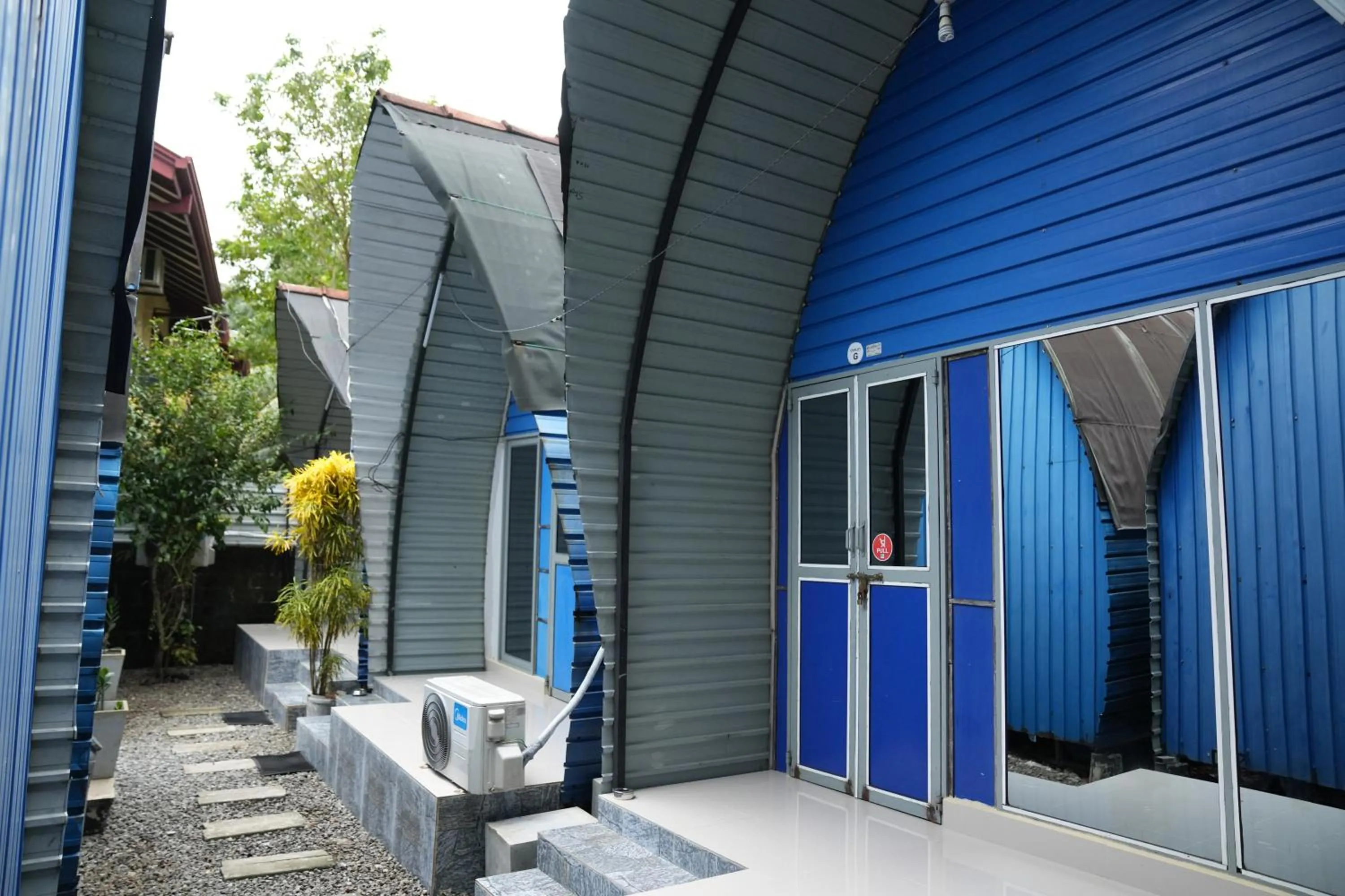 Airport A4 Transit Hub - Eco Chalets - FREE SHUTTLE SERVICE 24HRS