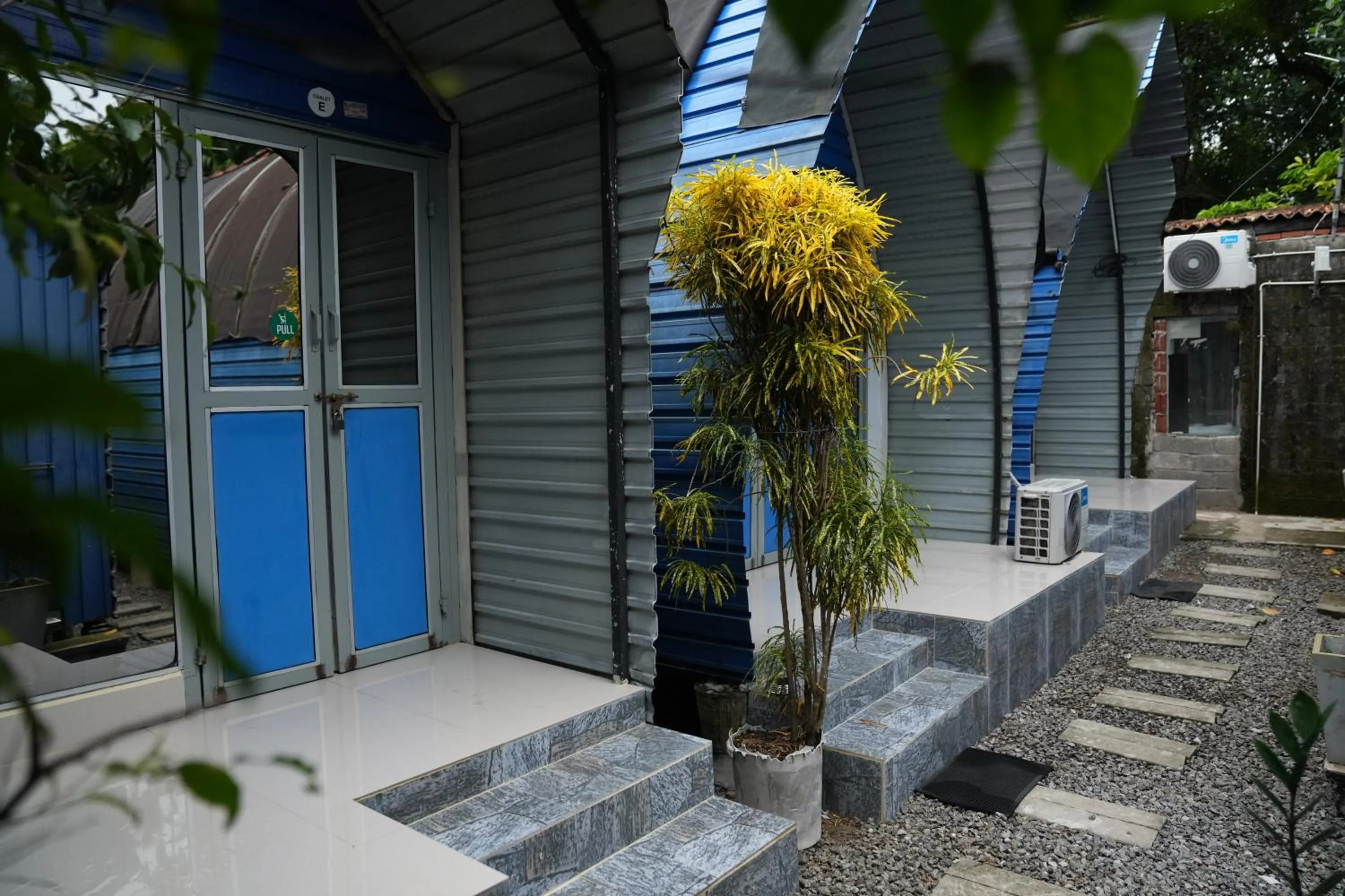 Airport A4 Transit Hub - Eco Chalets - FREE SHUTTLE SERVICE 24HRS