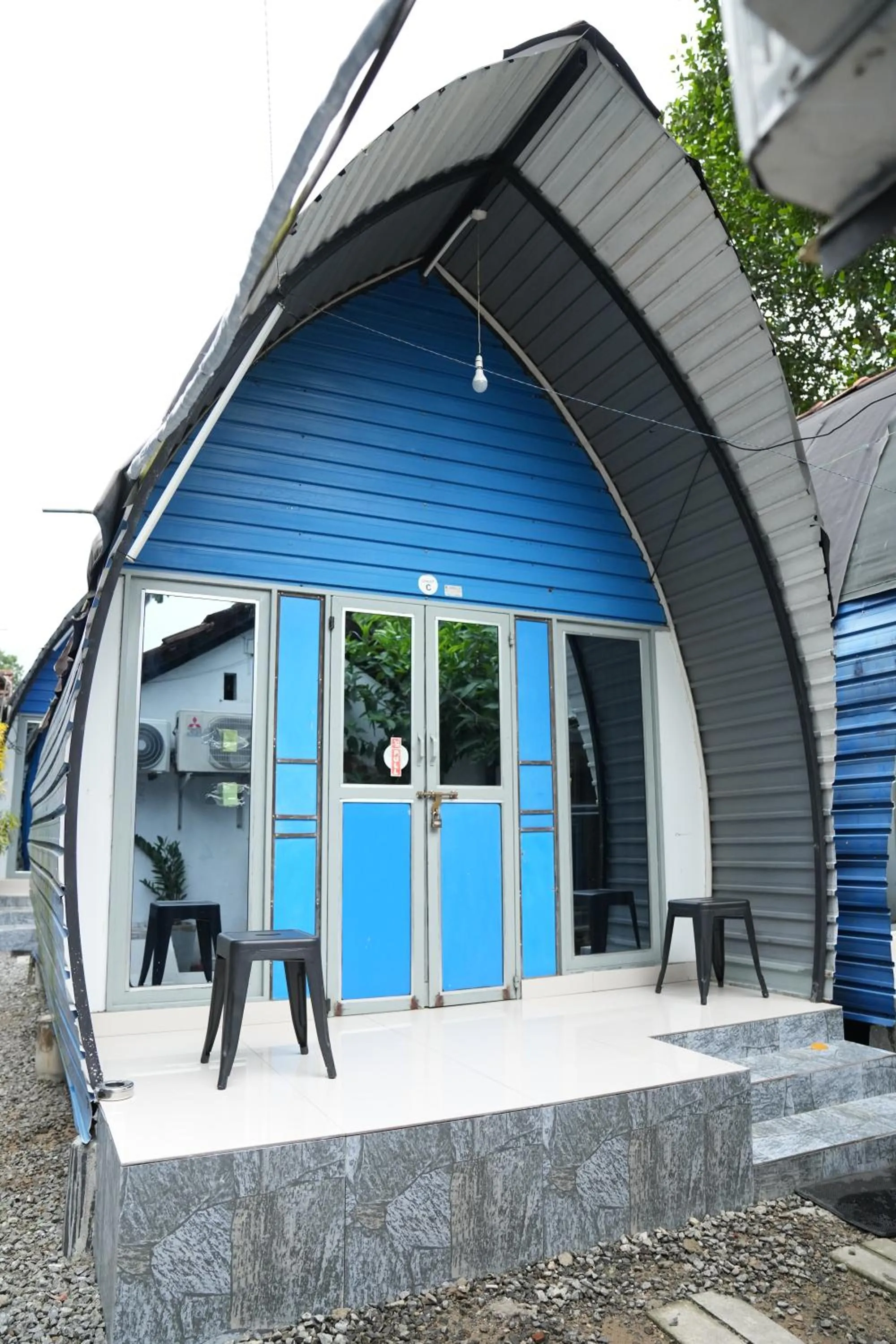 Airport A4 Transit Hub - Eco Chalets - FREE SHUTTLE SERVICE 24HRS