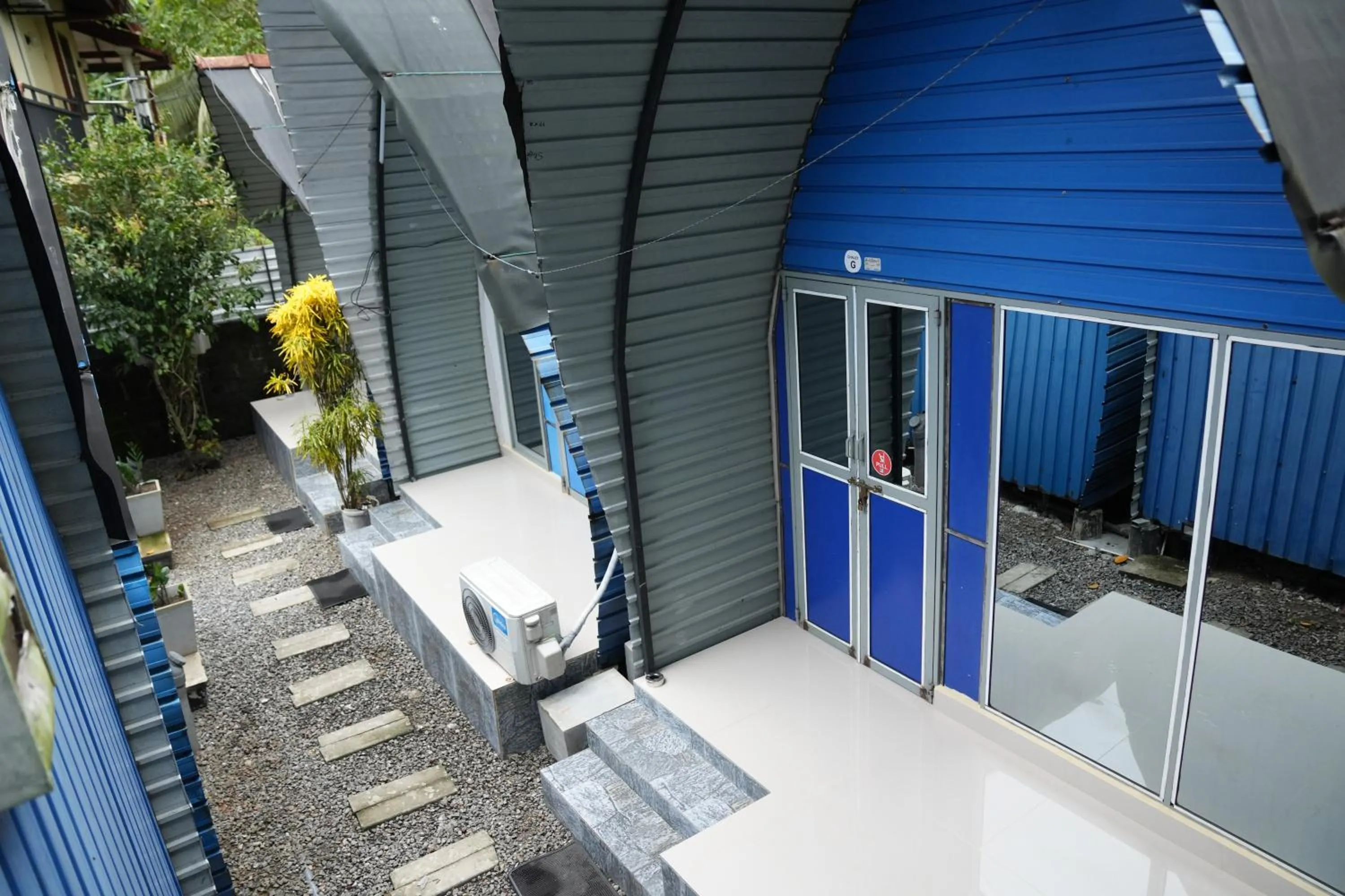 Airport A4 Transit Hub - Eco Chalets - FREE SHUTTLE SERVICE 24HRS