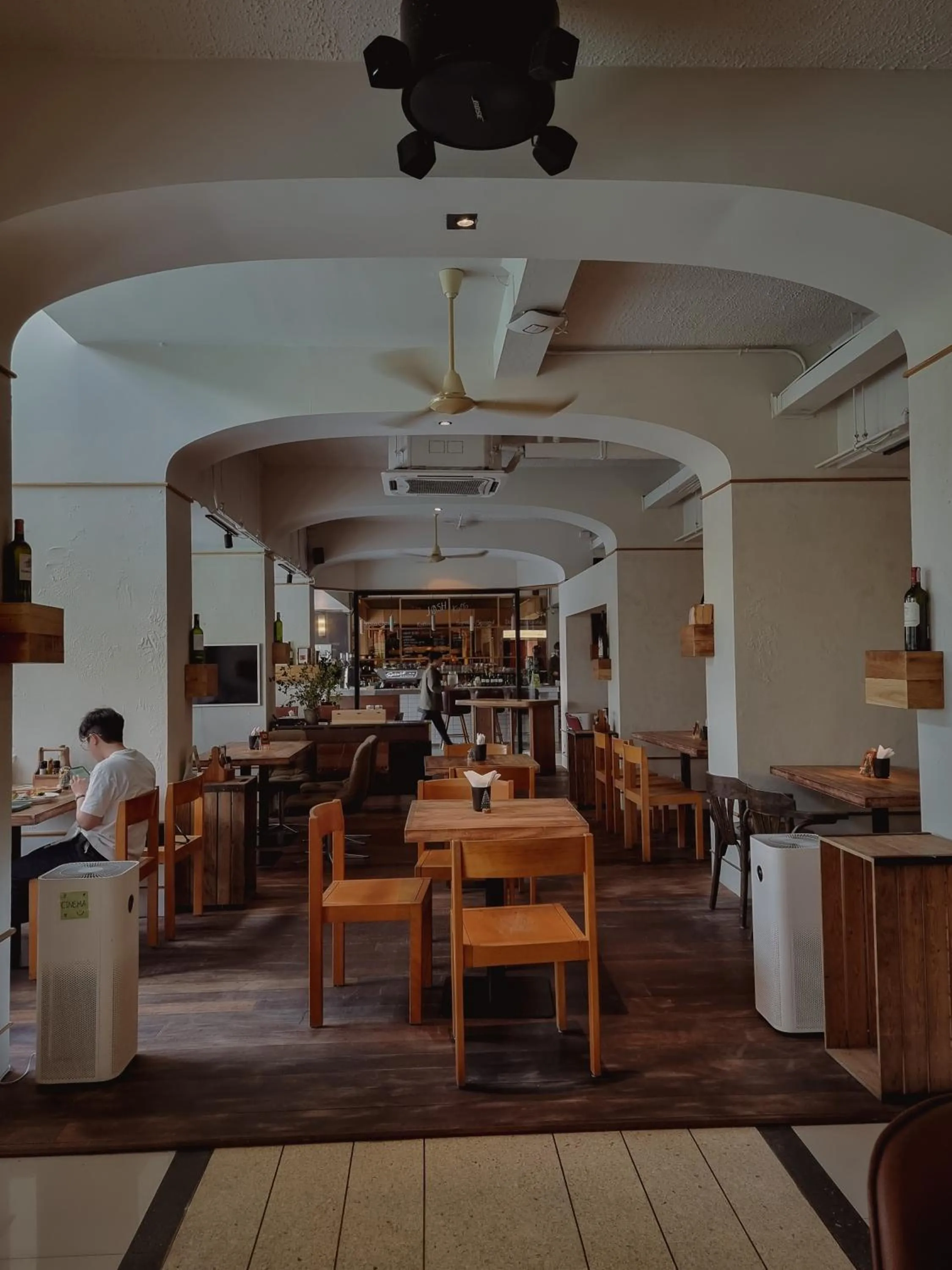 Restaurant/places to eat in Josh Hotel