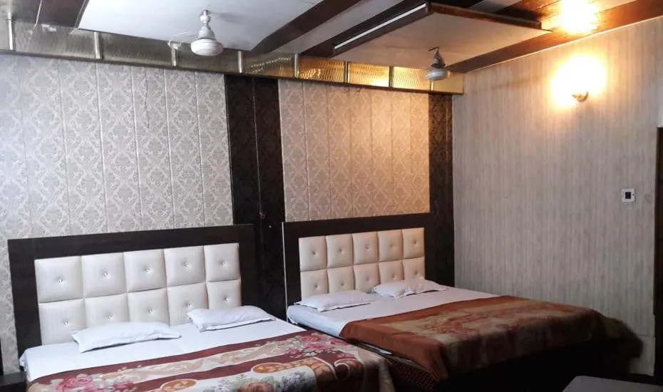 Photo of the whole room, Bed in Hotel Shehnaz Inn - Walking Distance for Golden Temple