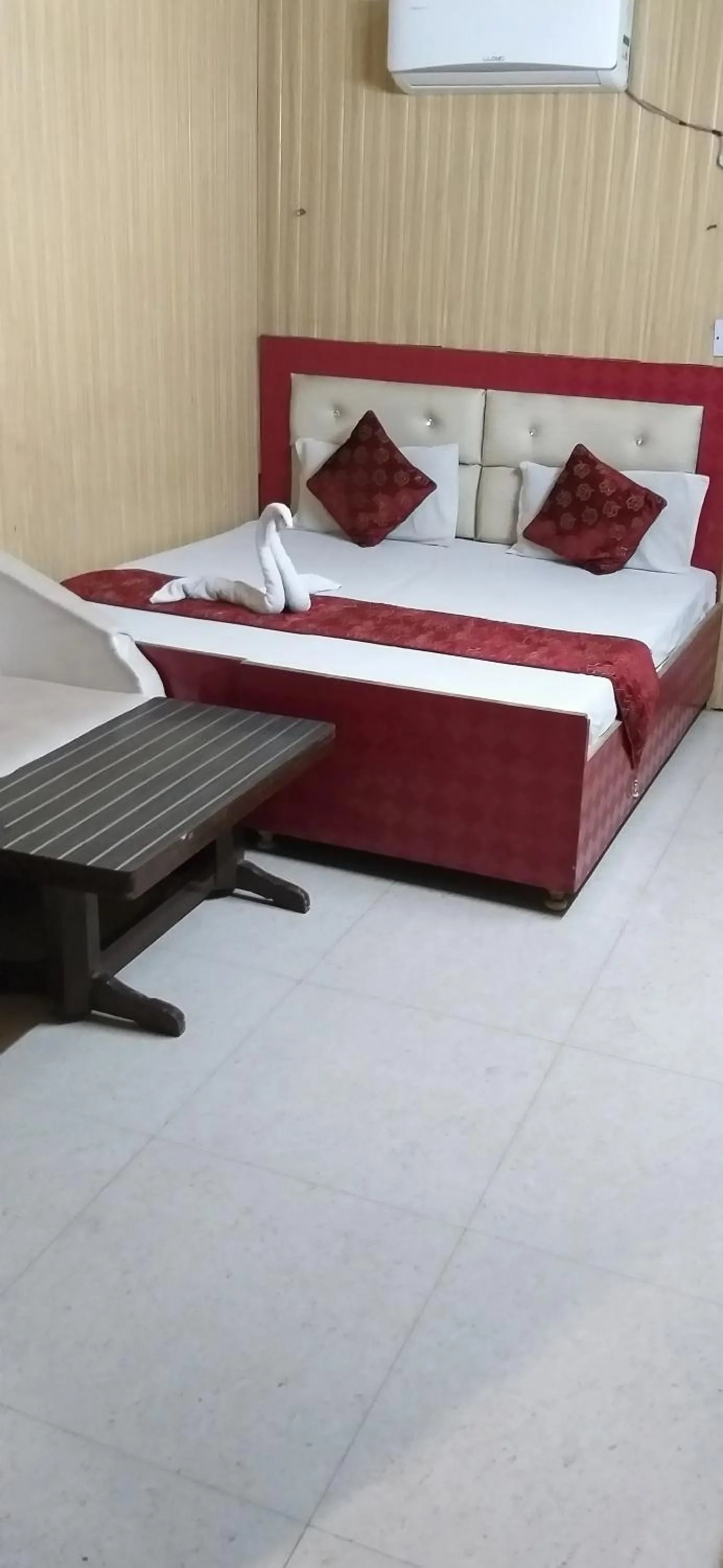 Bedroom, Bed in Hotel Shehnaz Inn - Walking Distance for Golden Temple