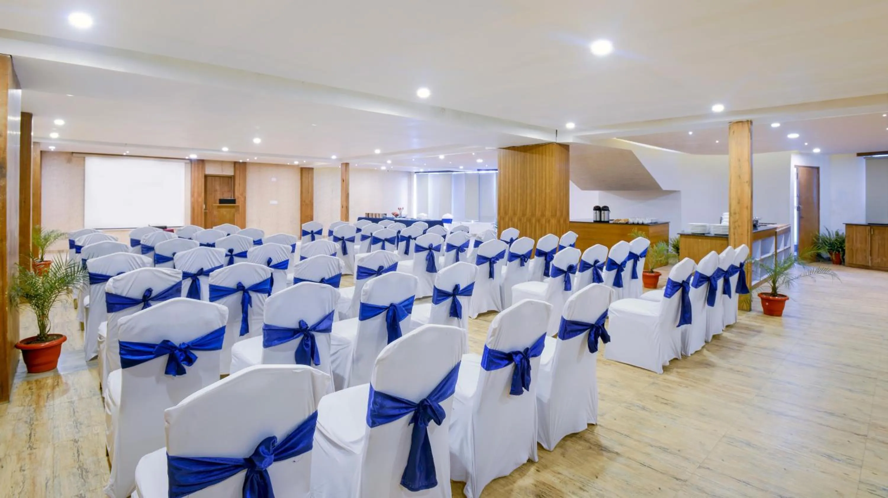 Meeting/conference room in TreeHouse Chail Villas