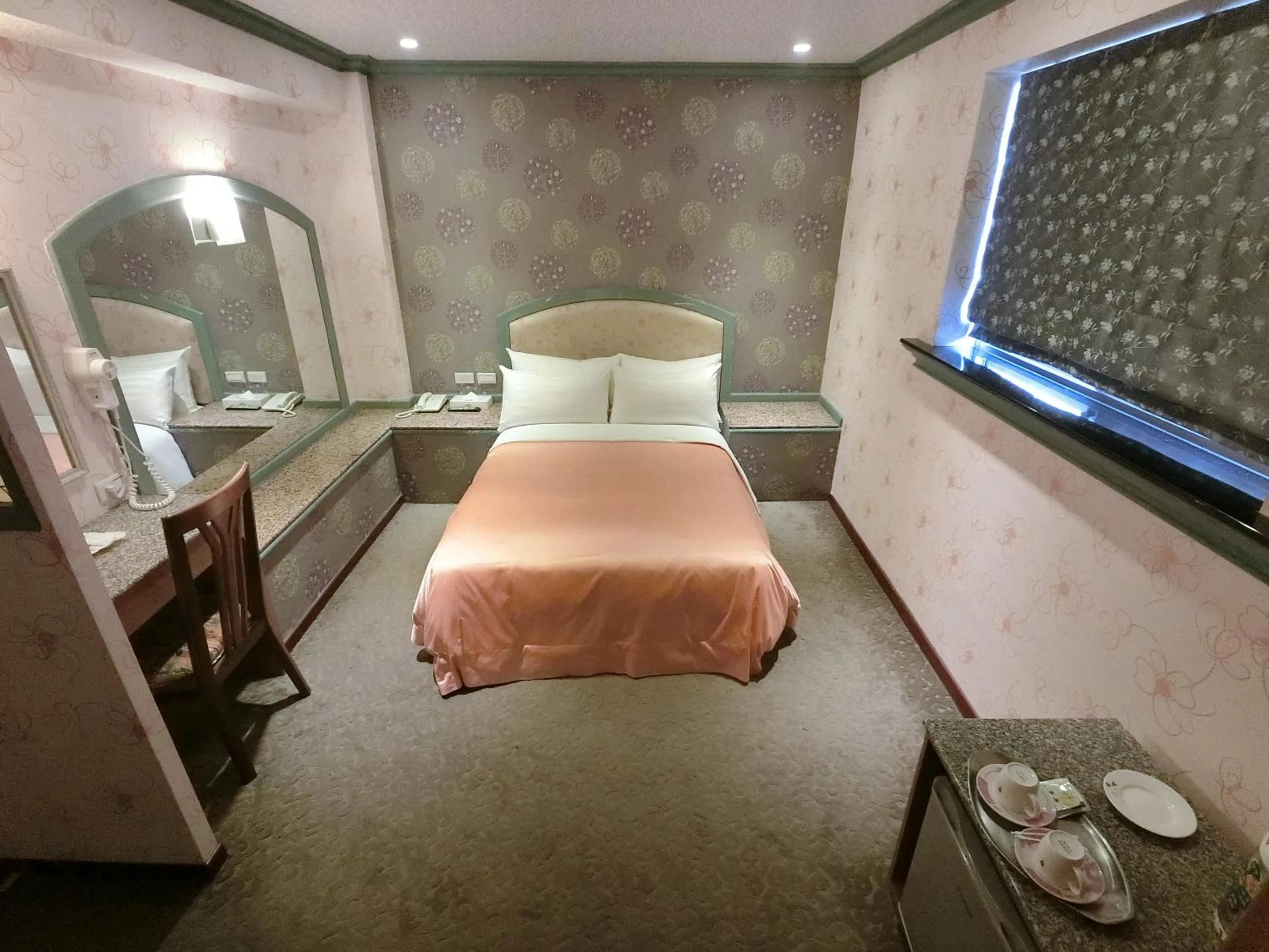 Bedroom, Bed in Nice Hotel