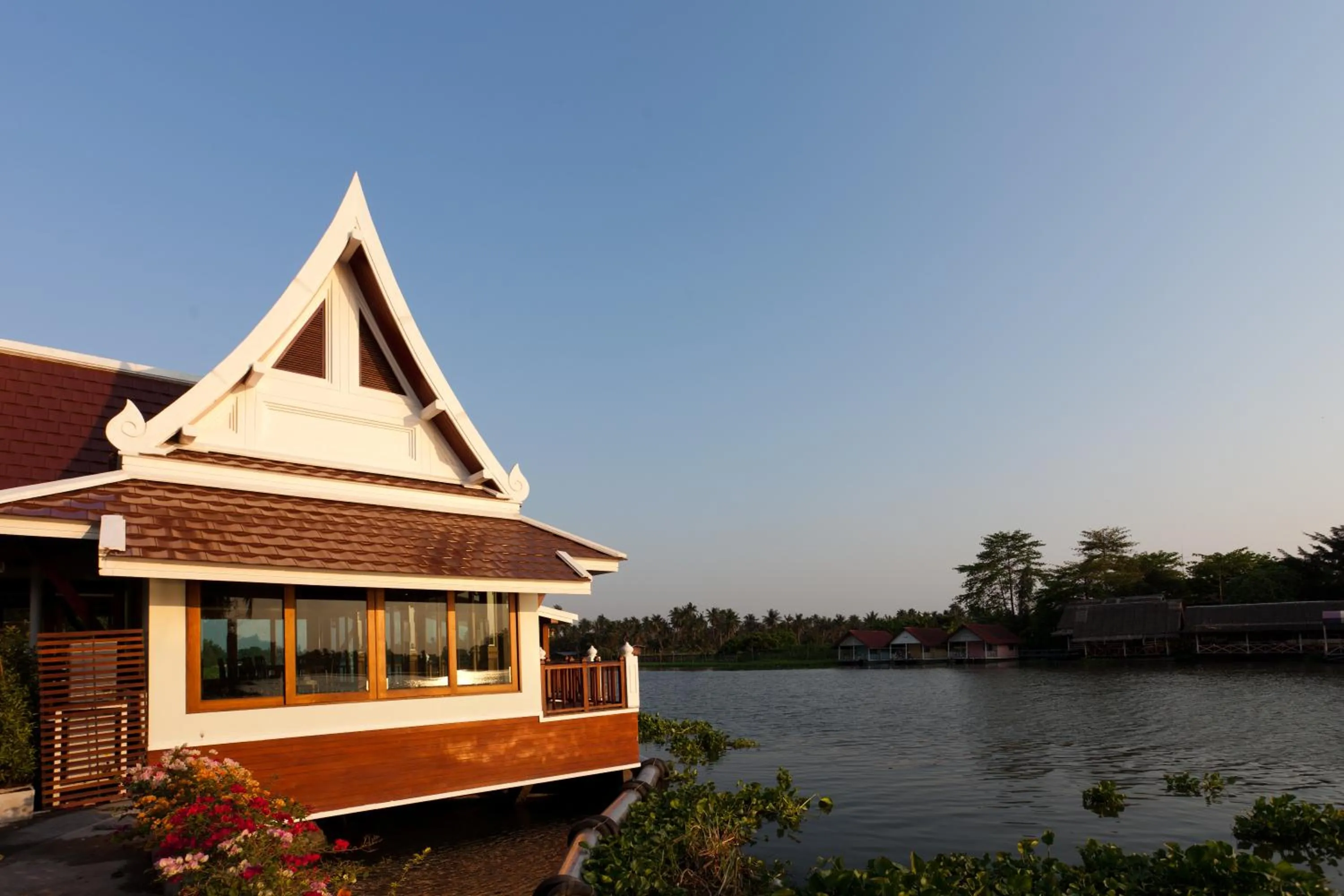 RK Riverside Resort & Spa (Reon Kruewal)