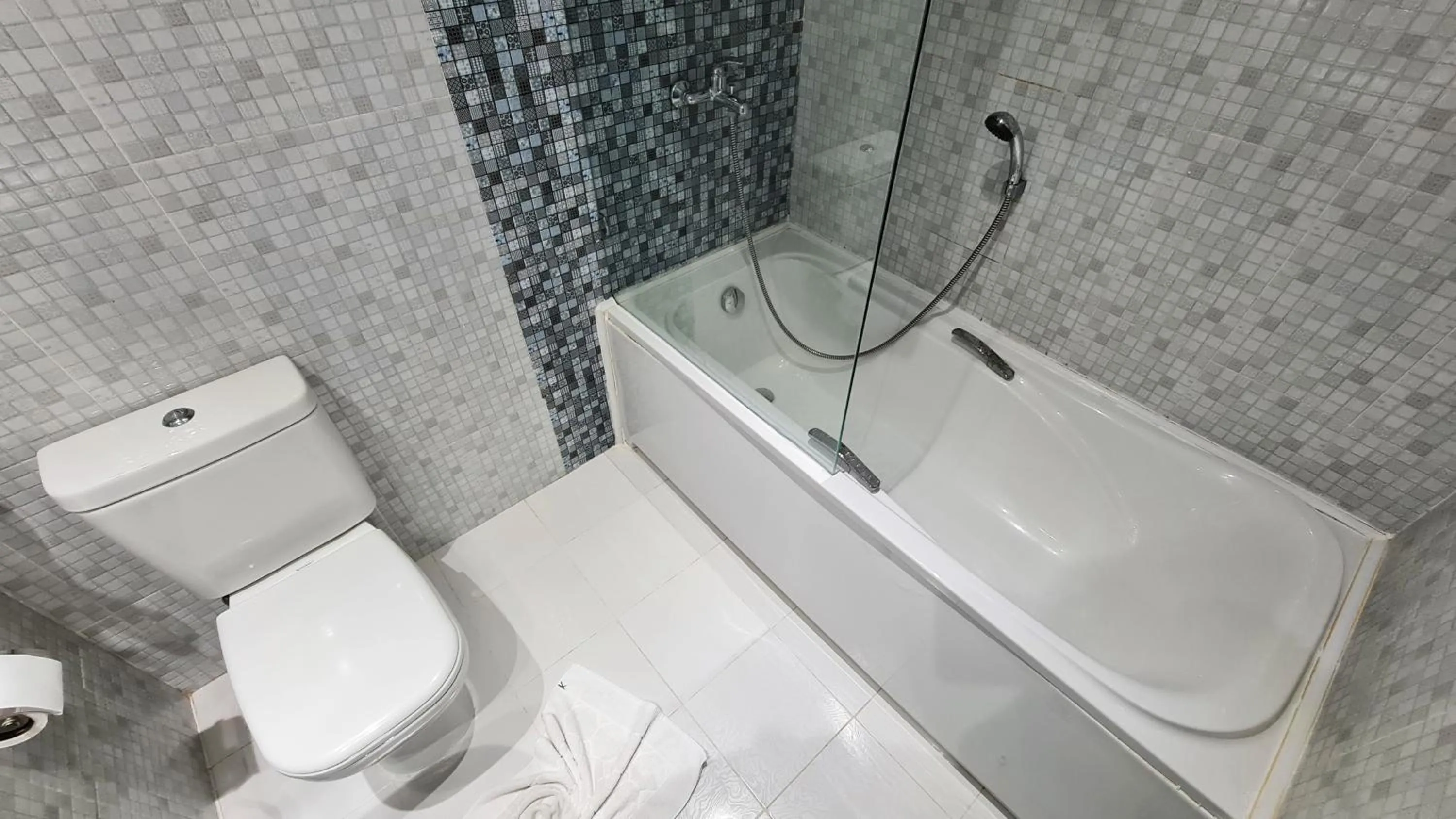 Bathroom in Hotel Khella