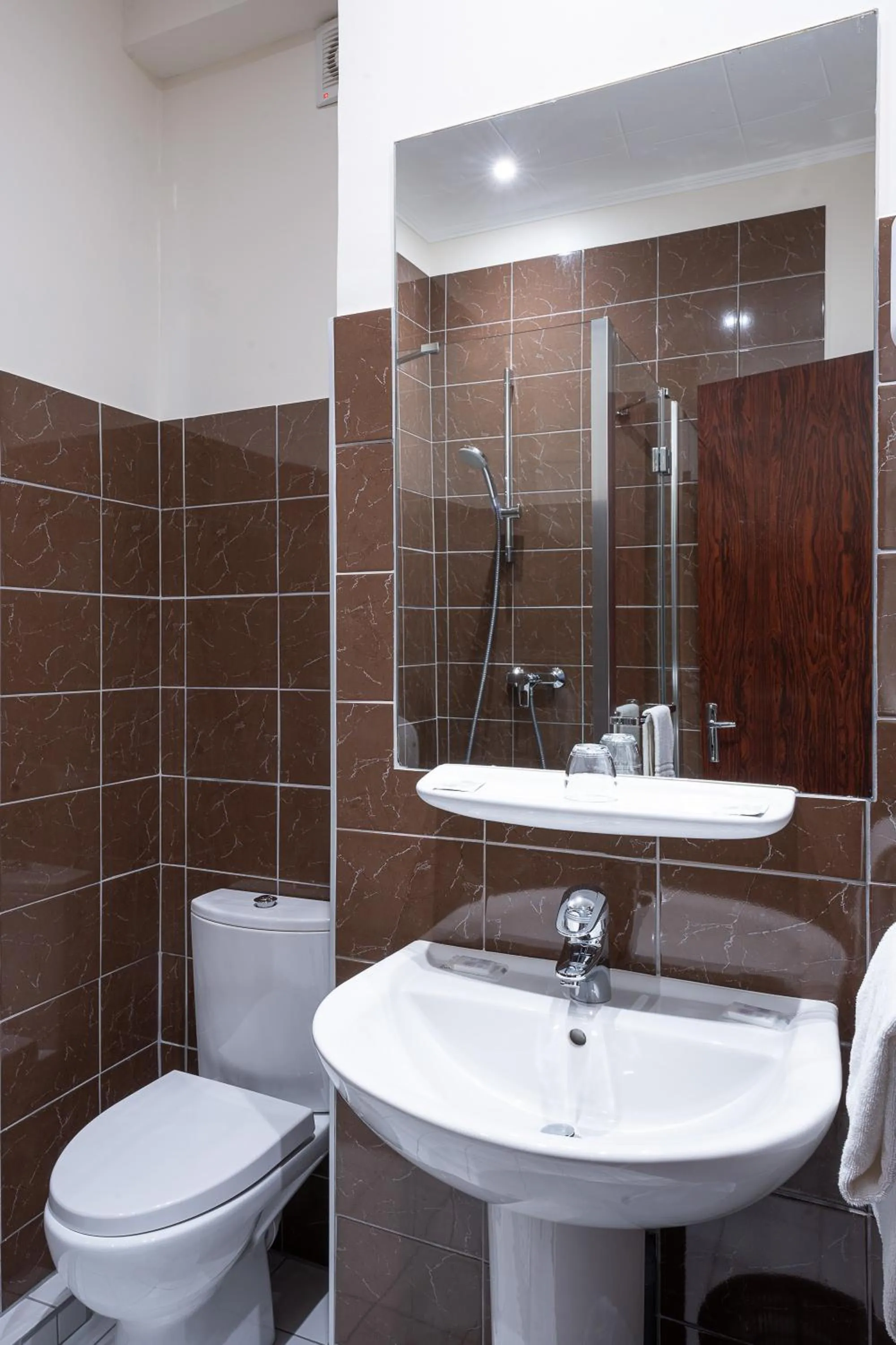 Shower in Hôtel du Helder