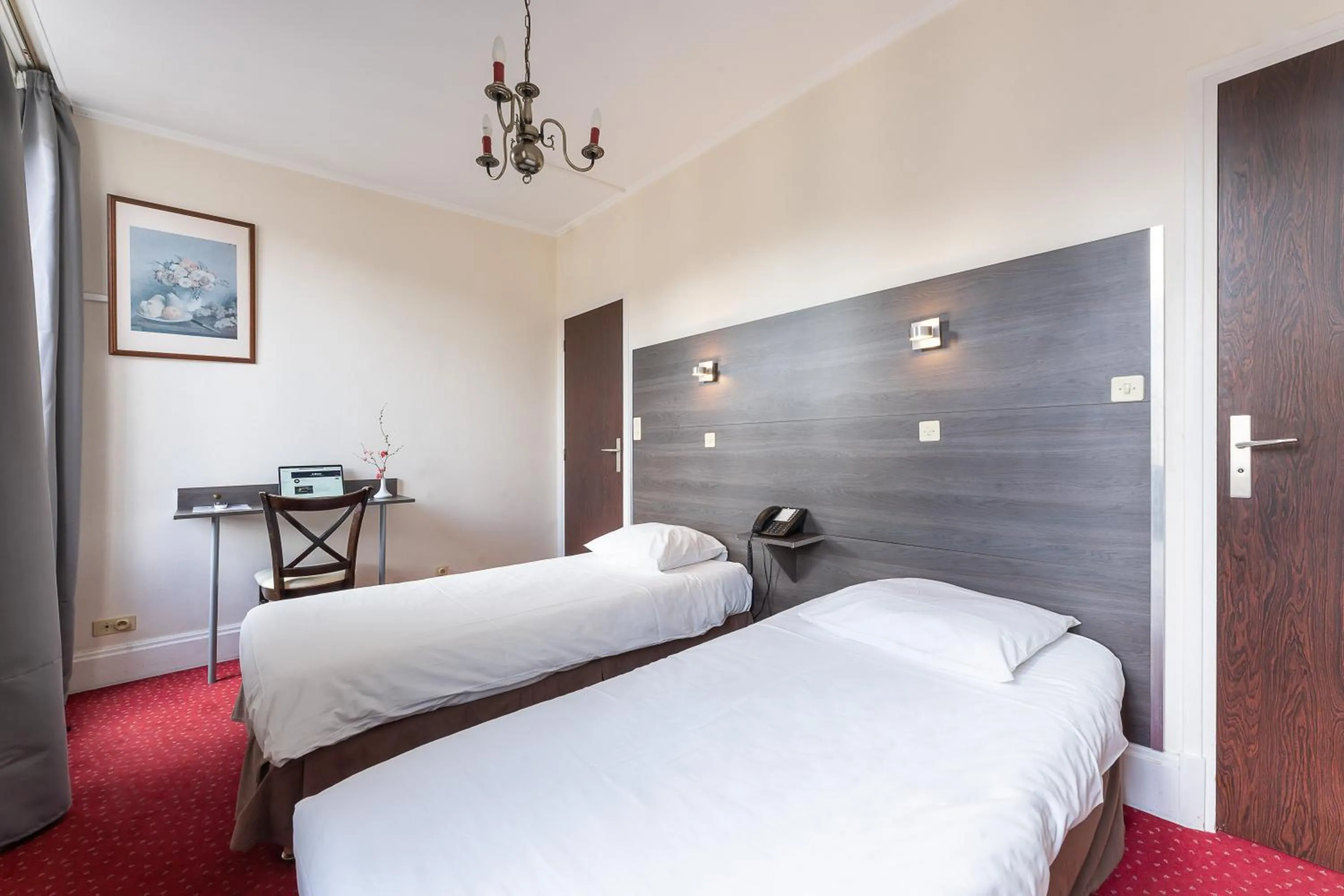 Photo of the whole room, Bed in Hôtel du Helder