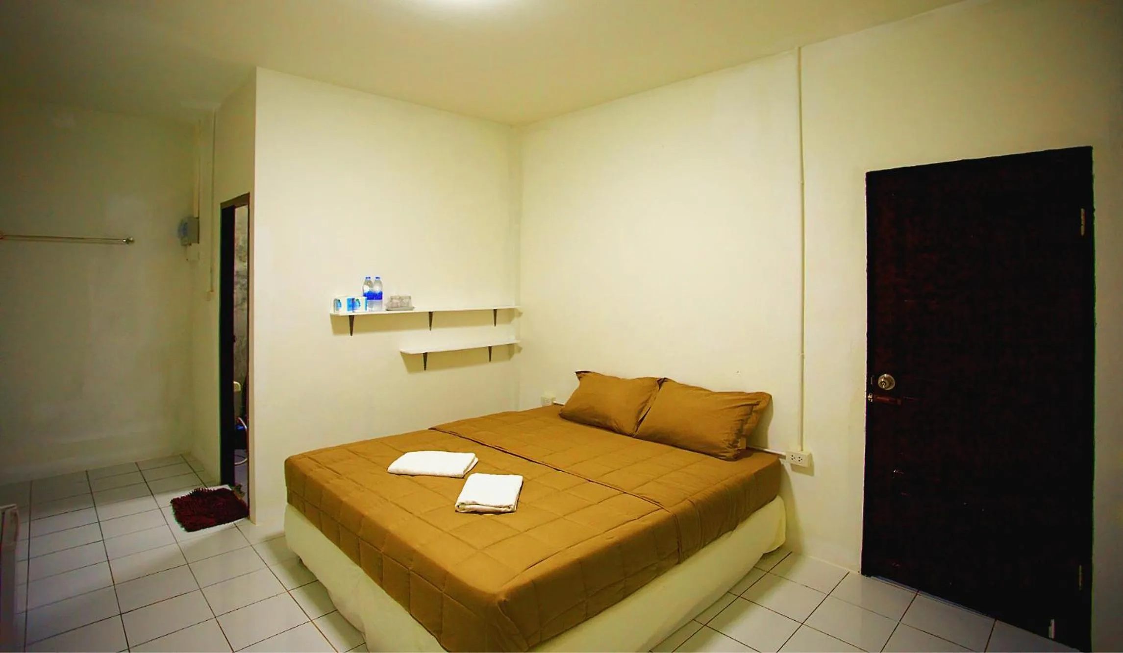 Photo of the whole room, Bed in Sea View Resort