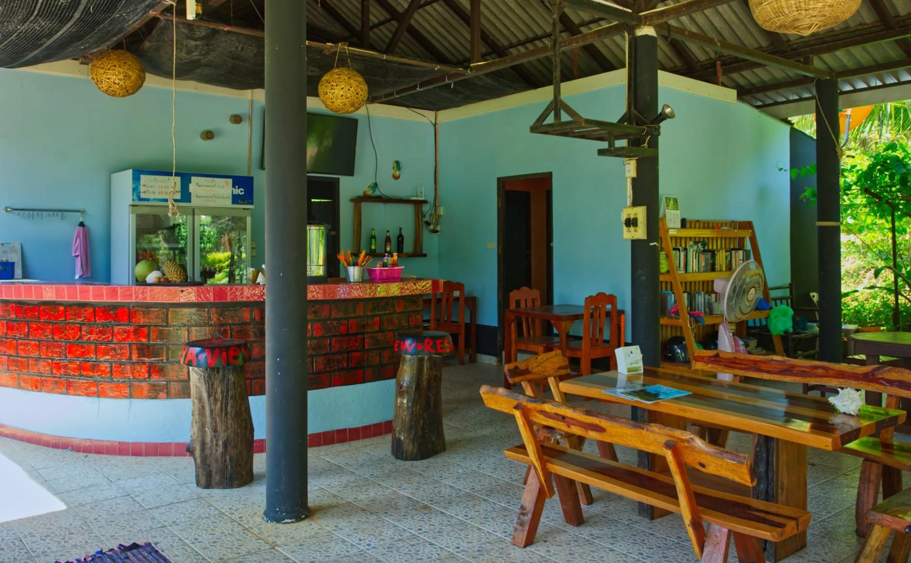 Restaurant/places to eat in Sea View Resort