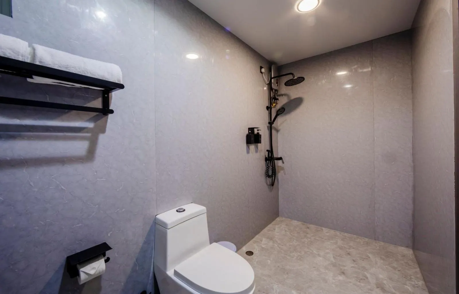 Bathroom in Starry Beach Inn