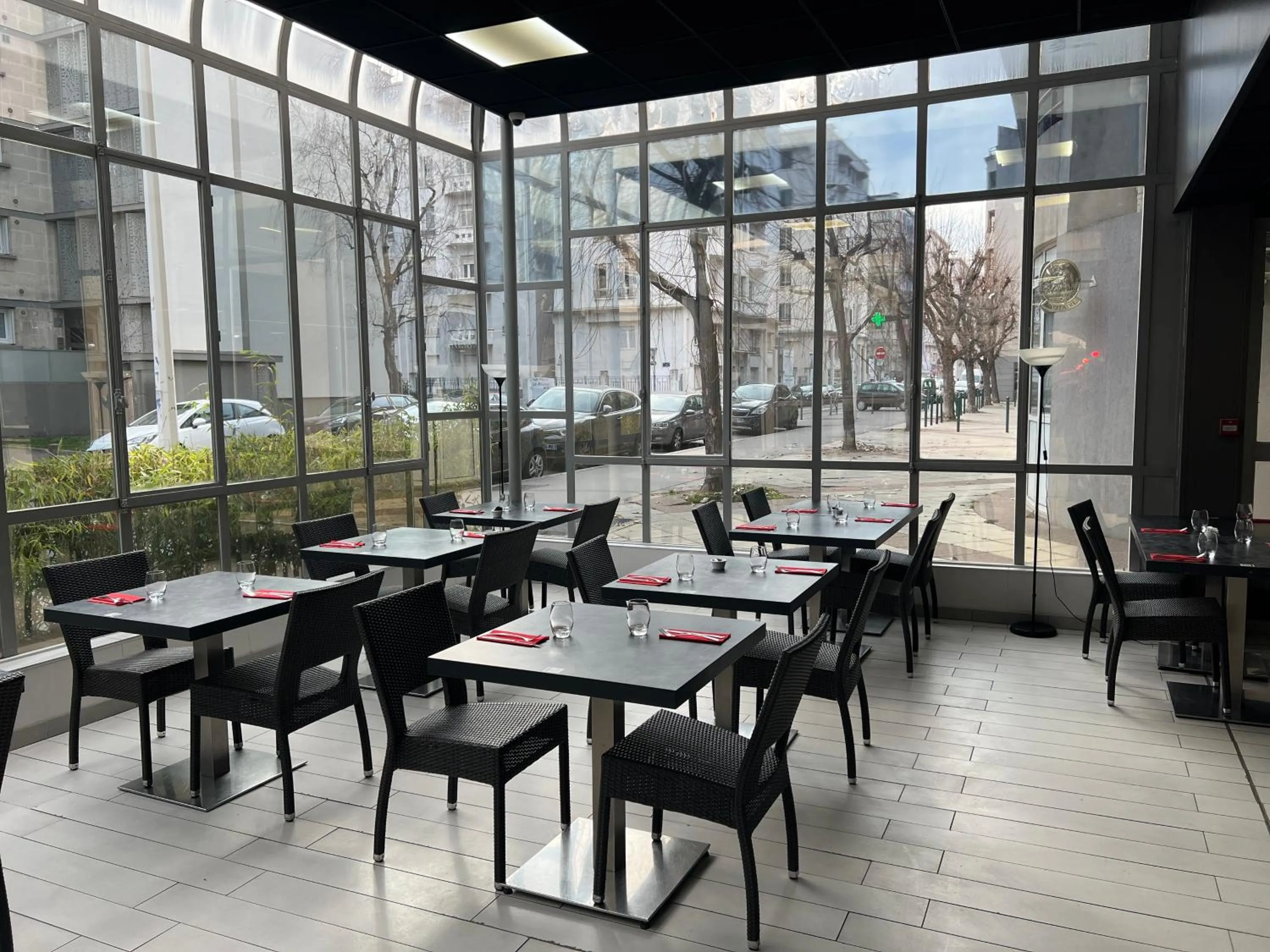 Restaurant/places to eat in Hôtel Saphir Lyon