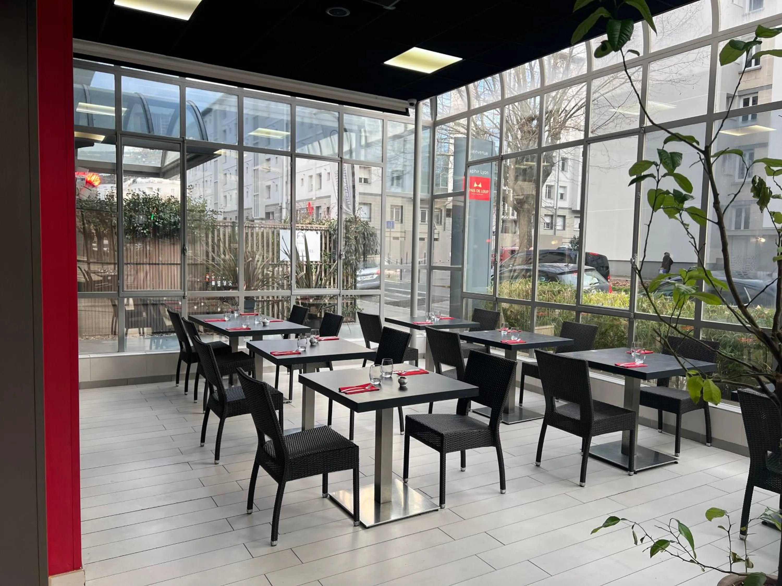 Restaurant/places to eat in Hôtel Saphir Lyon
